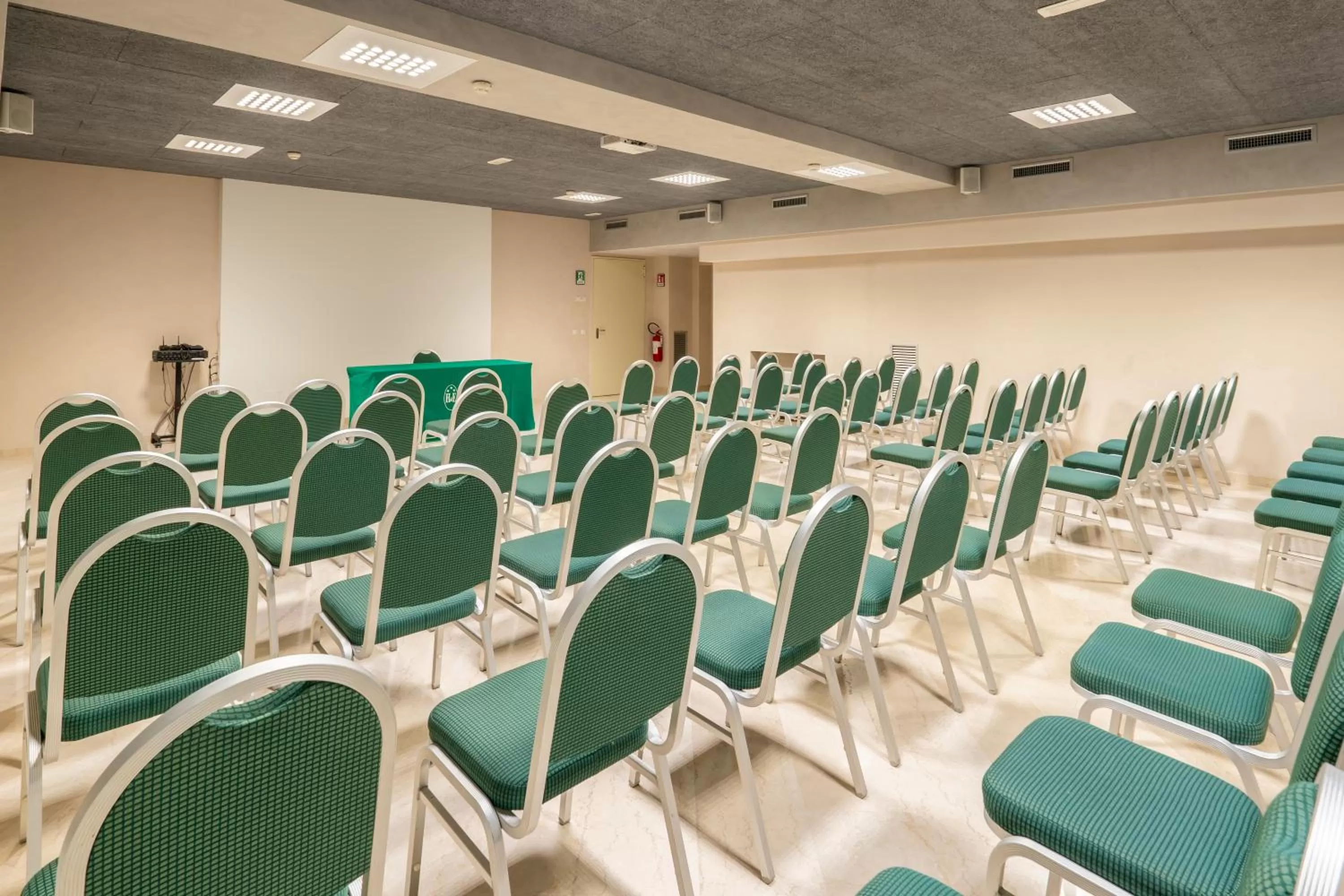 Meeting/conference room in Hotel Des Etrangers