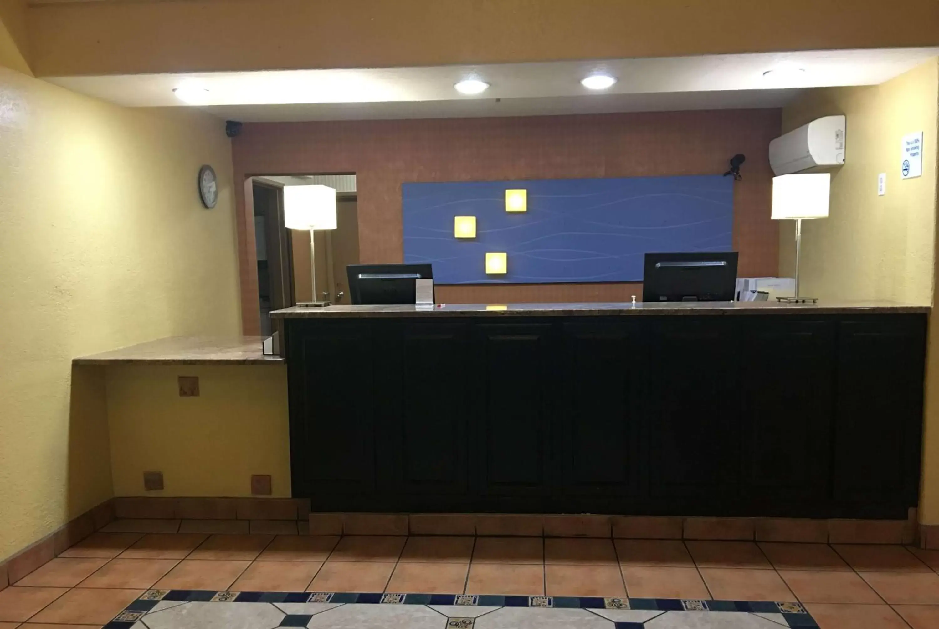 Lobby or reception, Lobby/Reception in Ramada by Wyndham Santa Fe