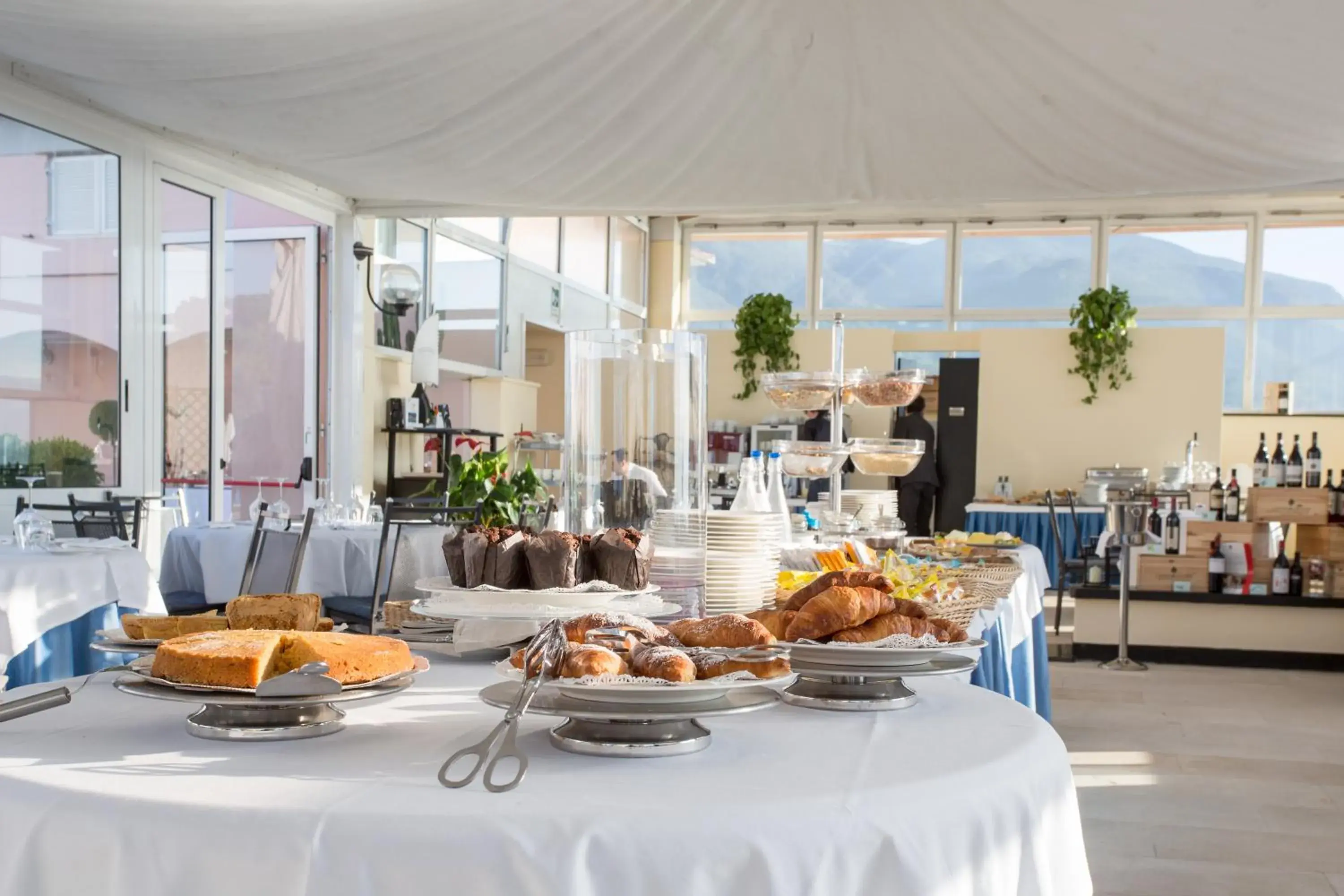 Continental breakfast in Punta San Martino