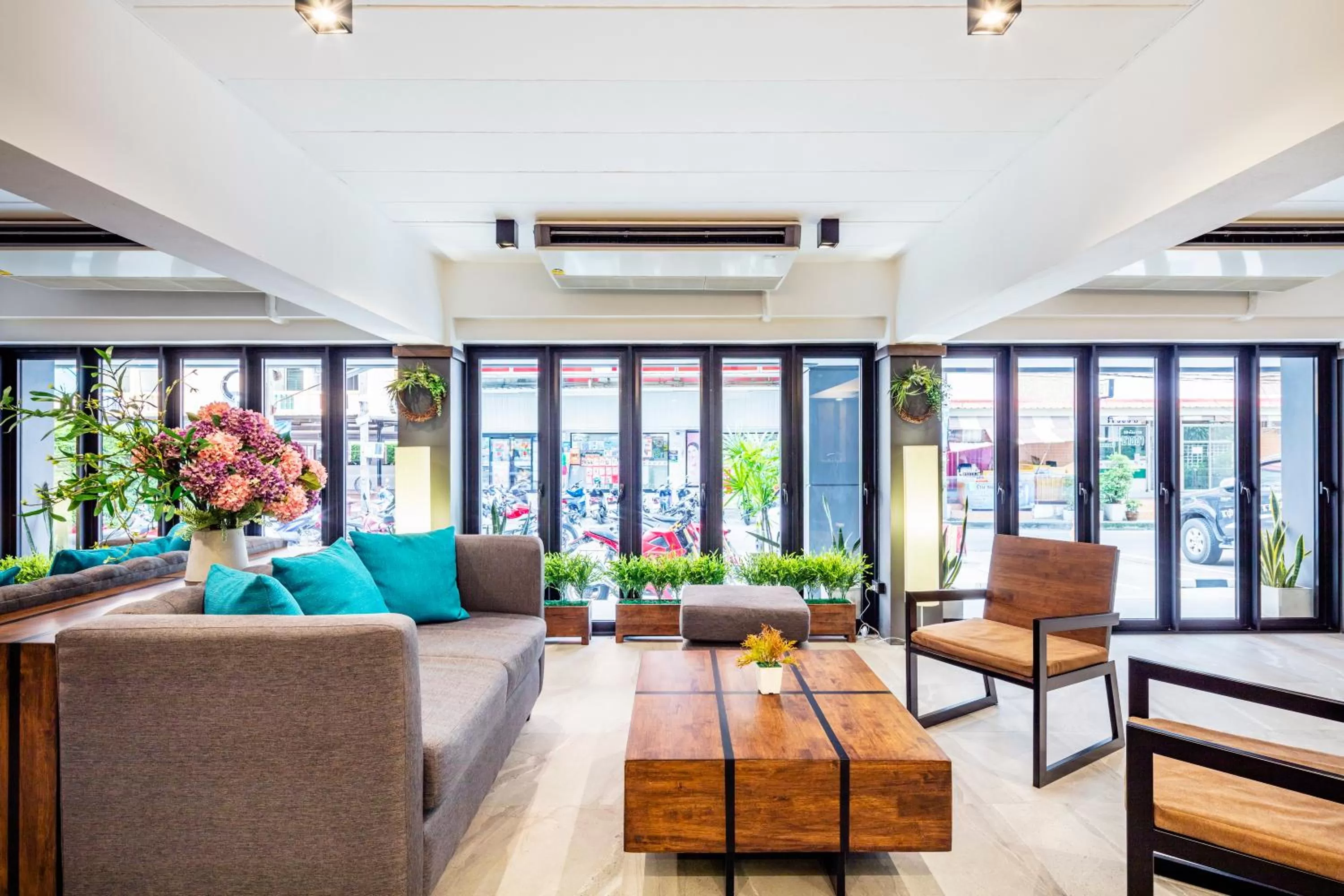 Lobby or reception in Livotel Express Hotel Ramkhamhaeng 50 Bangkok - No Parking