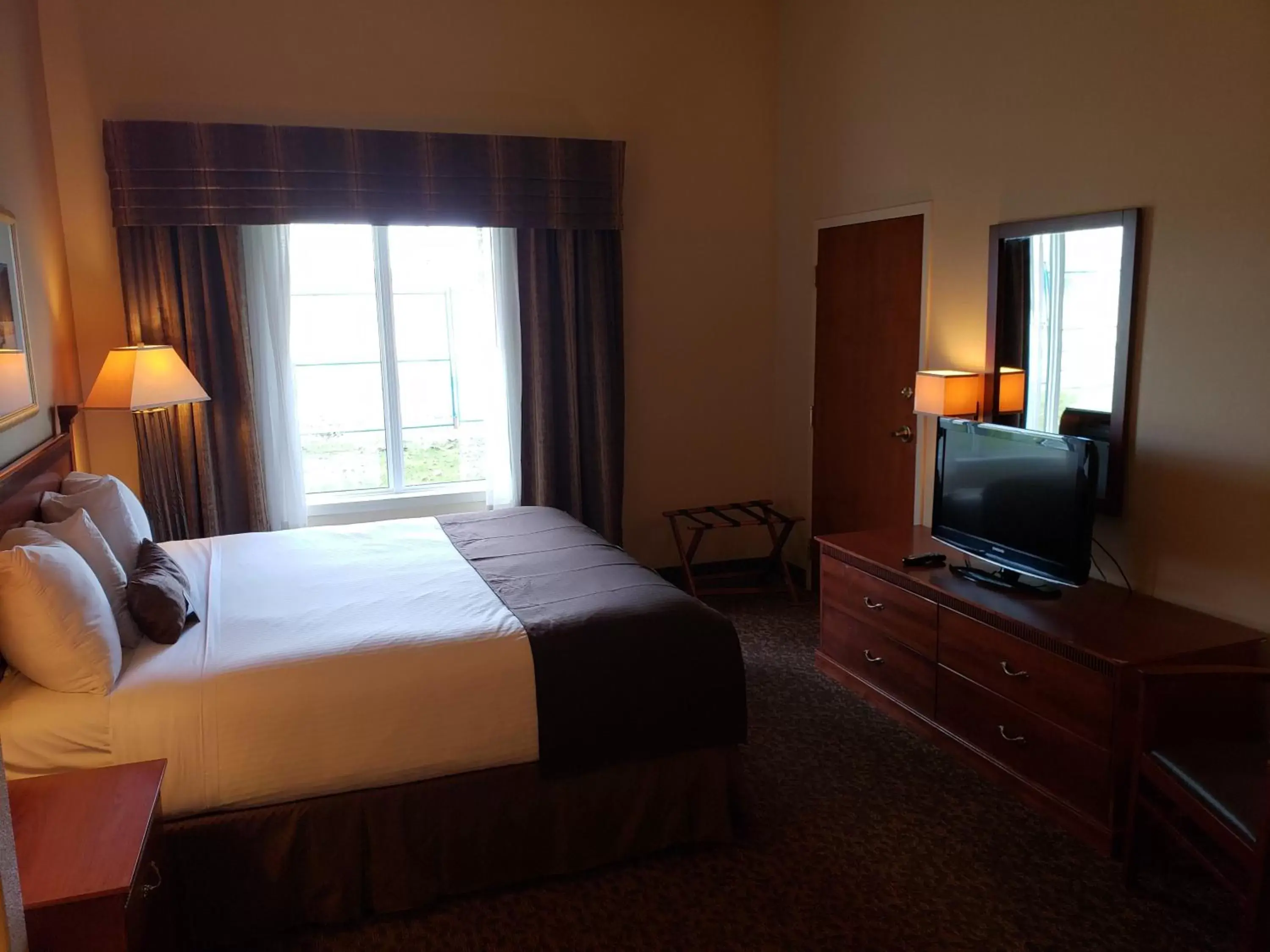 Bed in Wingate by Wyndham - Edmonton West Bed in Wingate by Wyndham - Edmonton West