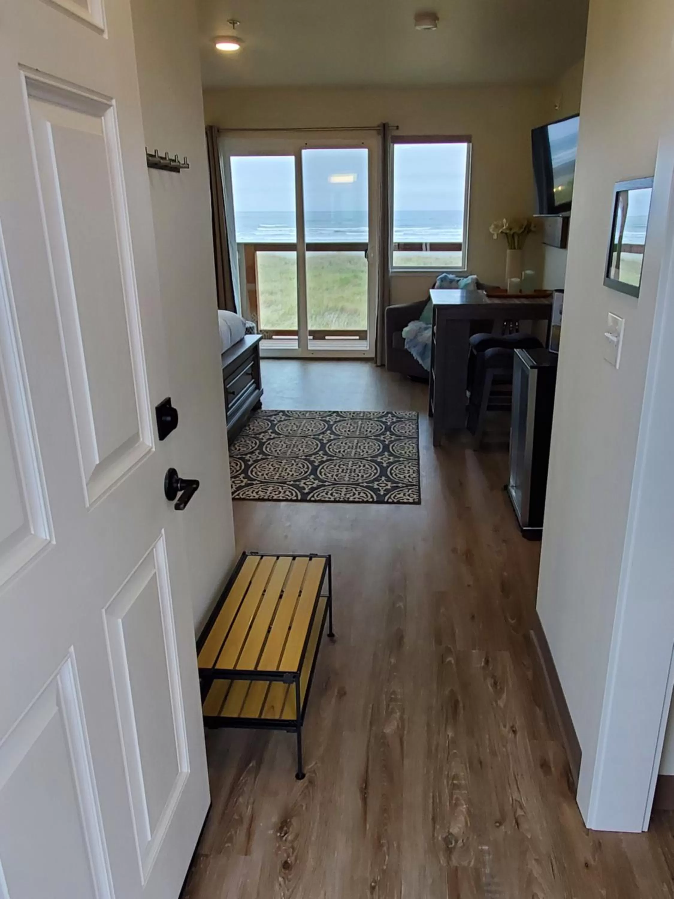 Bed in Moonstone Beach Motel