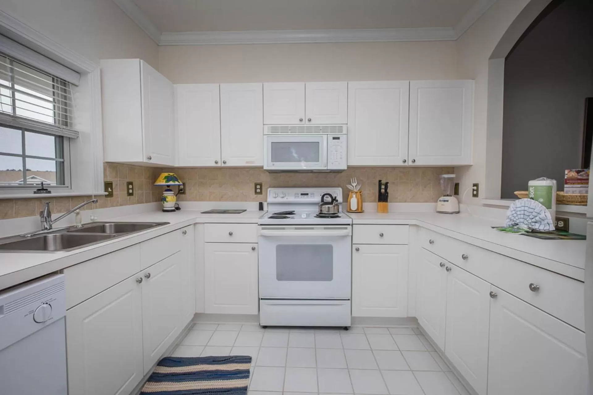 Kitchen or kitchenette in Barefoot Resort Golf & Yacht Club Villas