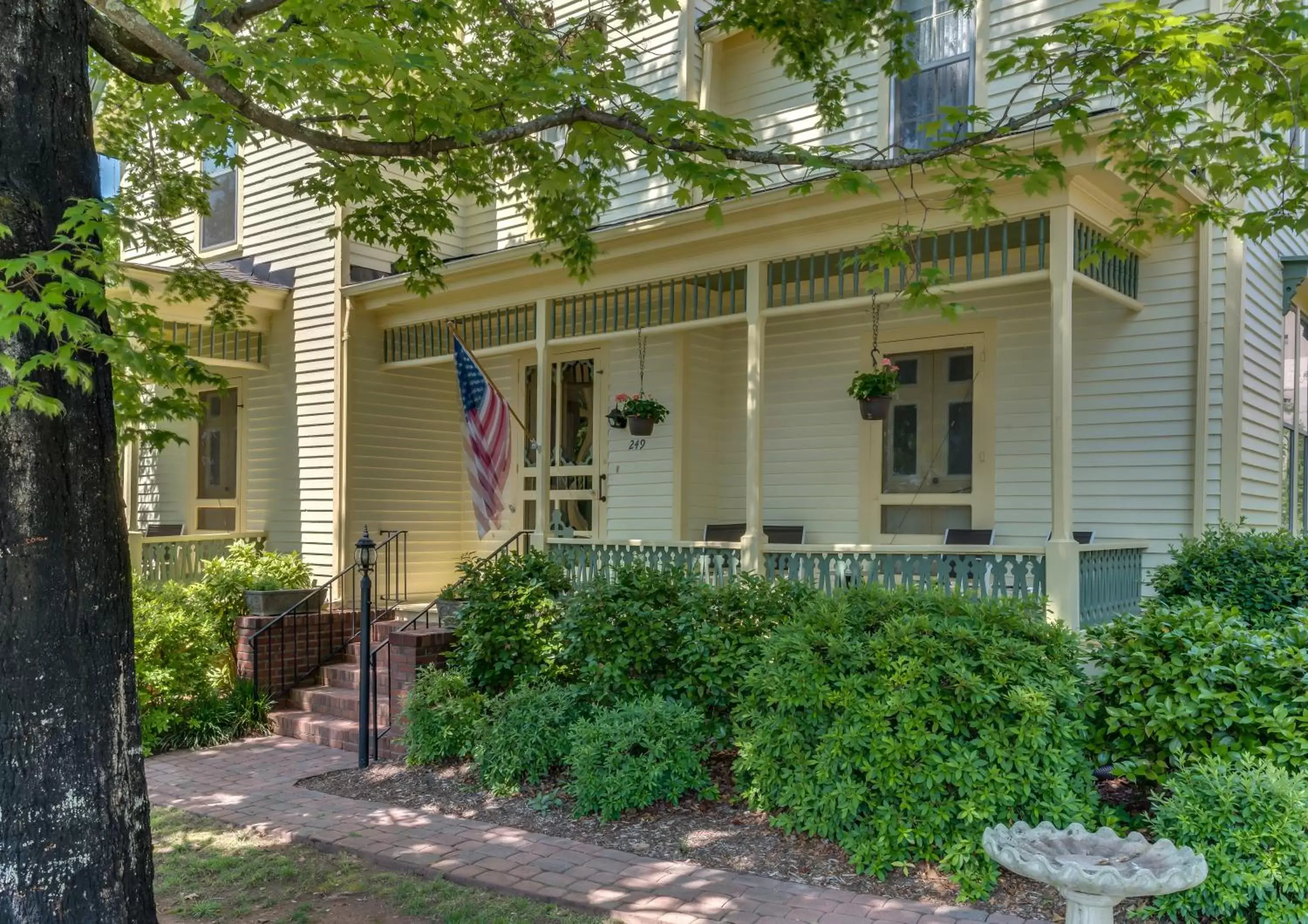 Facade/entrance, Garden in Carrier Houses Bed & Breakfast