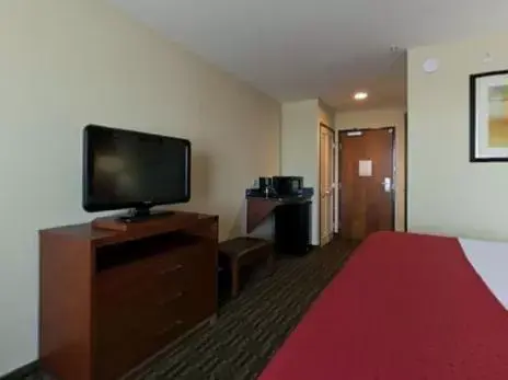 Photo of the whole room, TV/Entertainment Center in Holiday Inn Austin North, an IHG Hotel