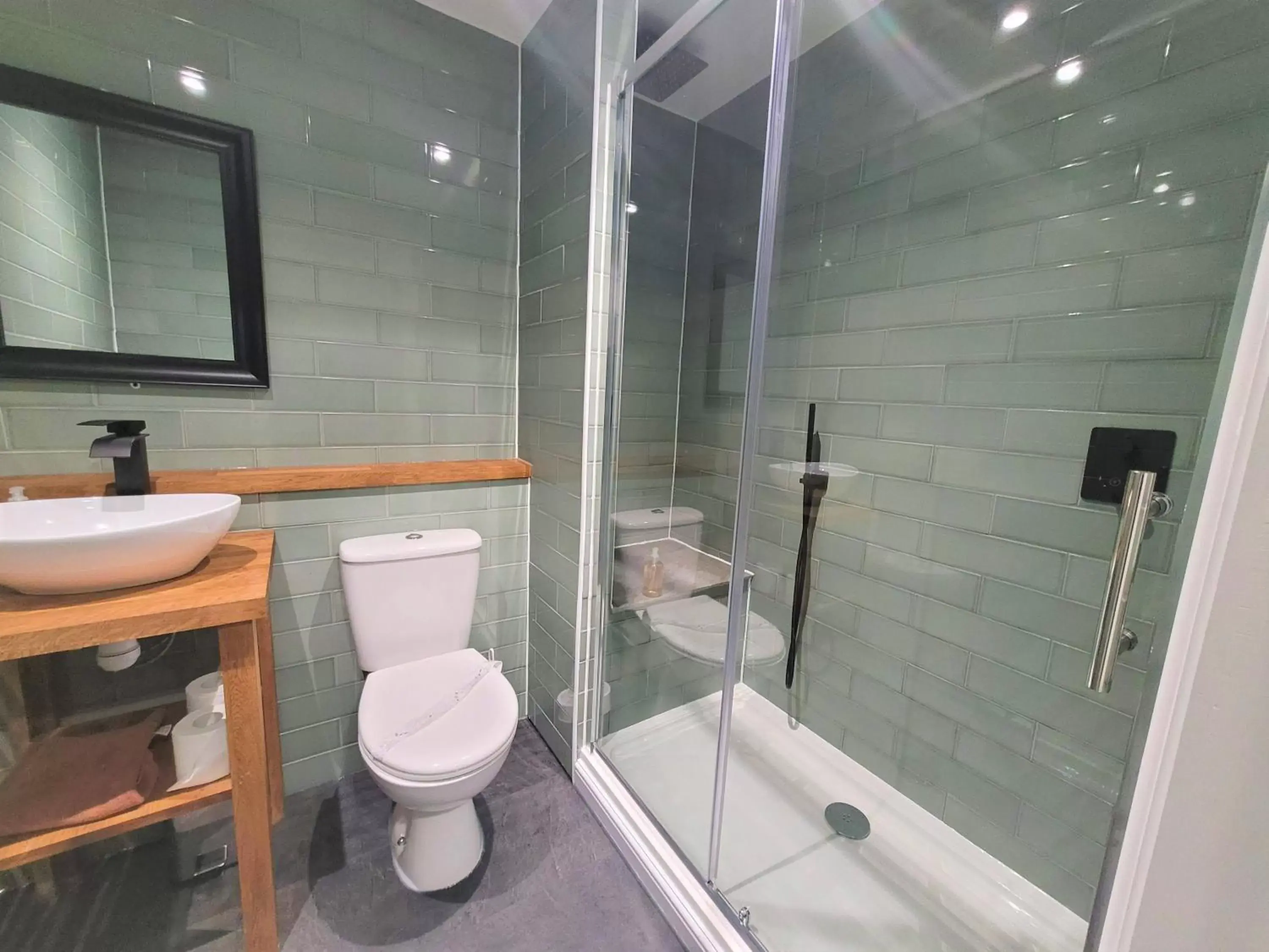 Bathroom in New County Hotel & Serviced Apartments by RoomsBooked