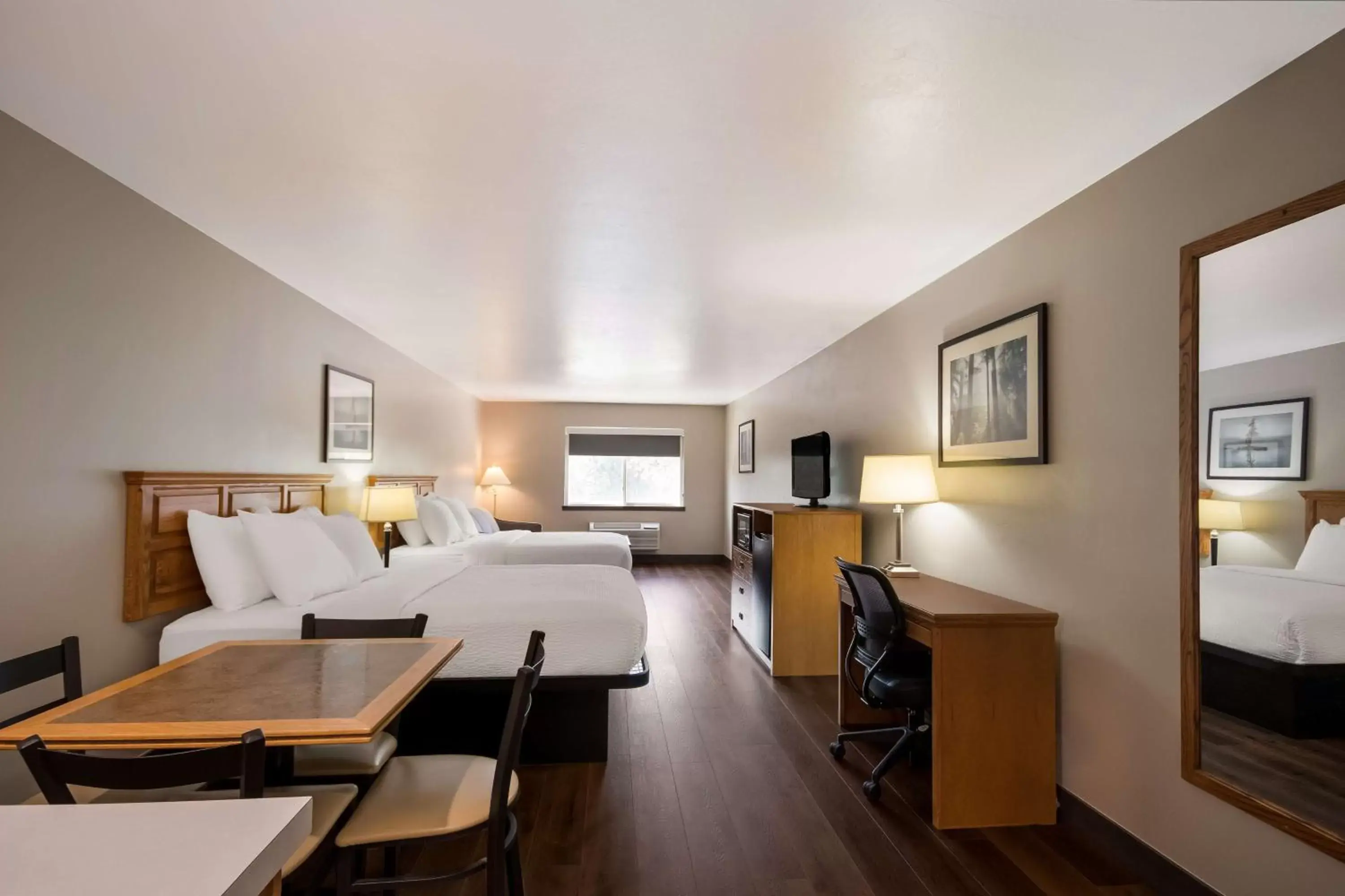 Bedroom in SureStay Plus Hotel by Best Western Rexburg