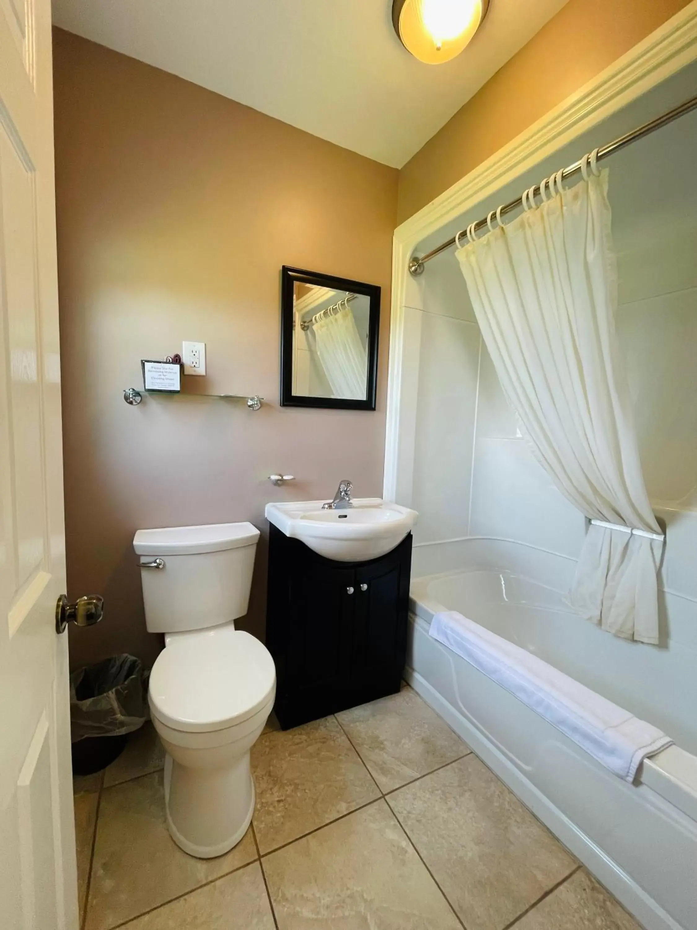 Shower, Bathroom in Scenic Motel Moncton