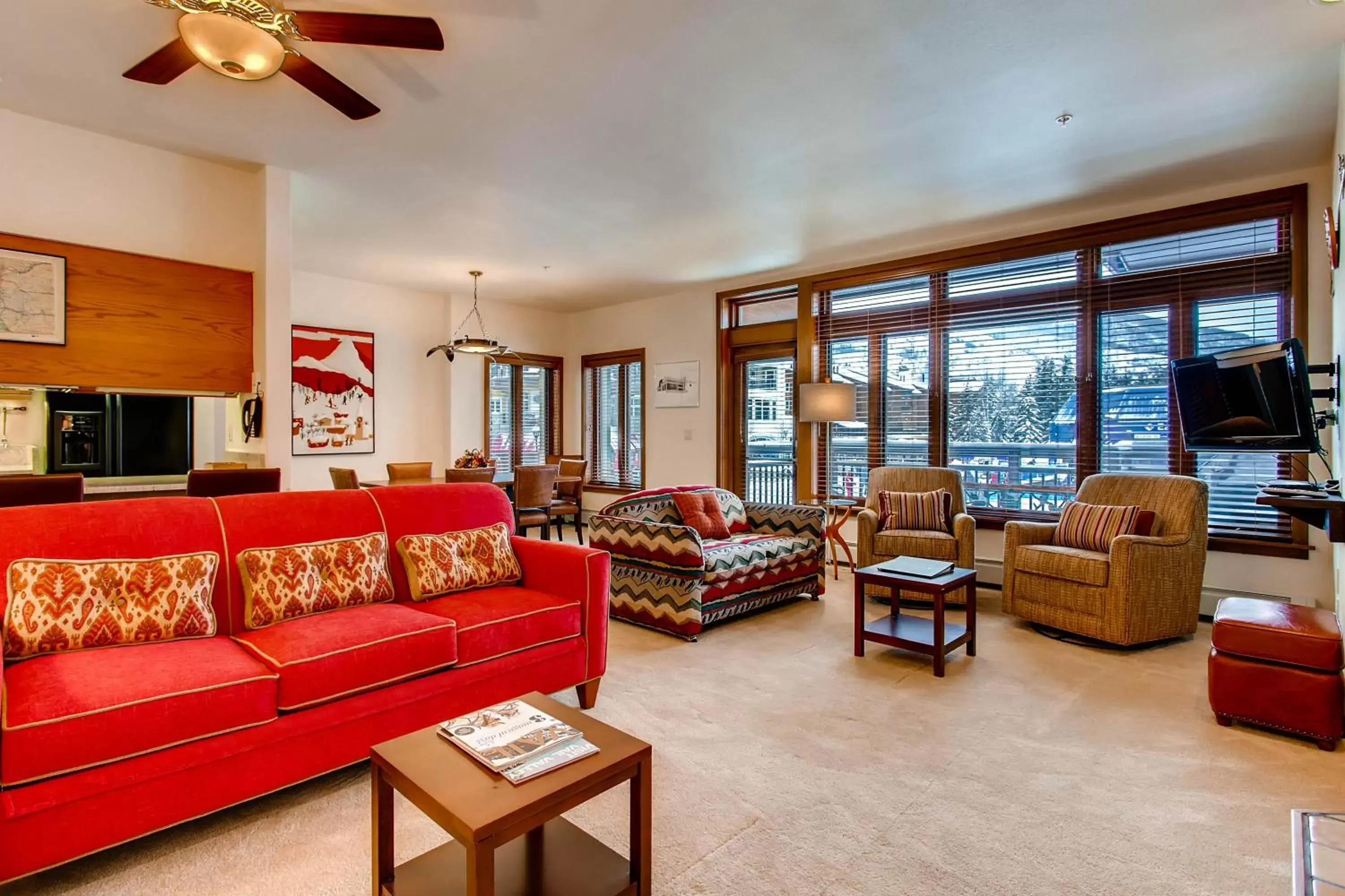 Living room, Seating Area in Lion Square Lodge