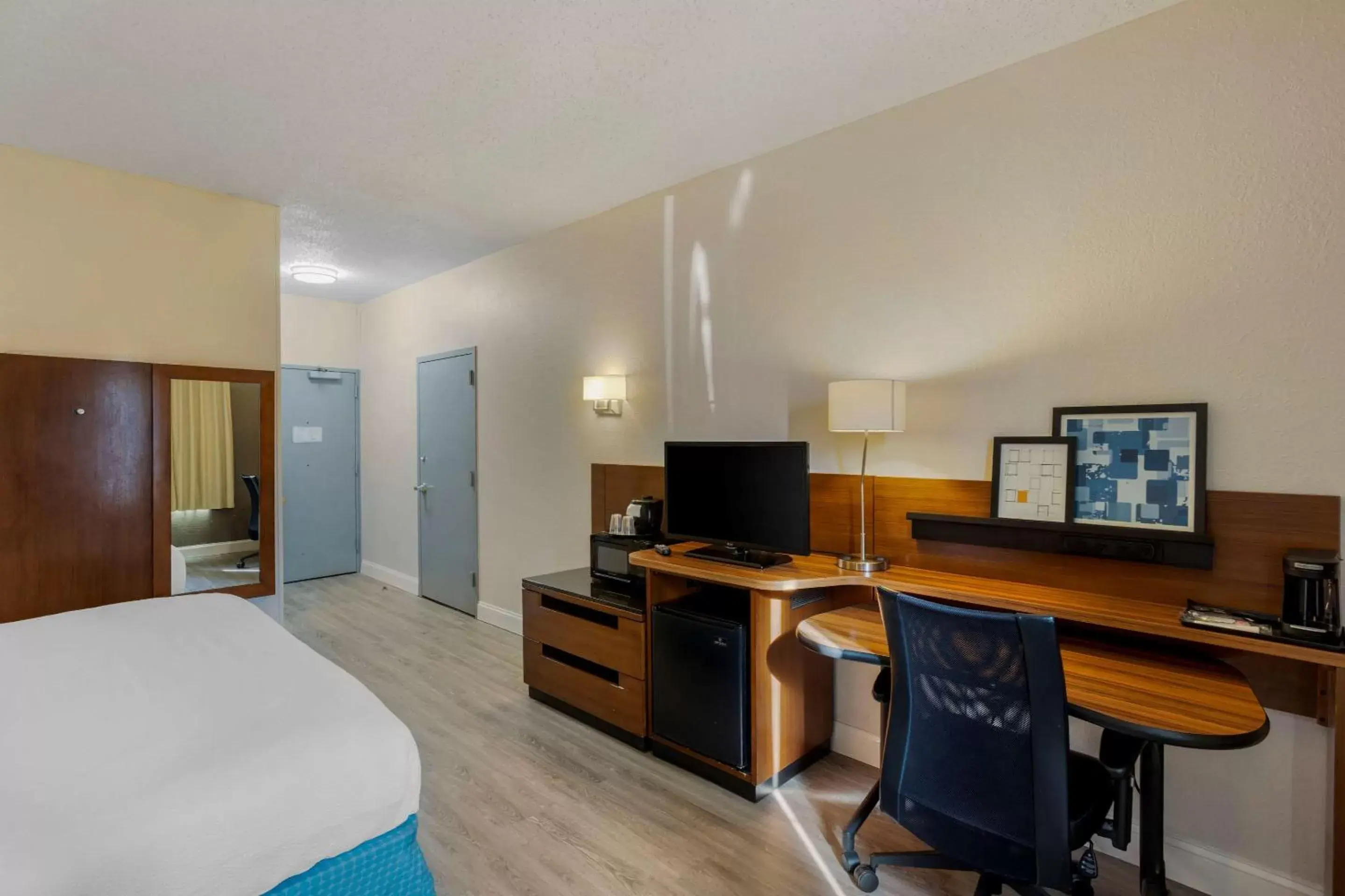 Bedroom, Bed in Comfort Inn & Suites Mt Laurel-Philadelphia Bedroom, Bed in Comfort Inn & Suites Mt Laurel-Philadelphia