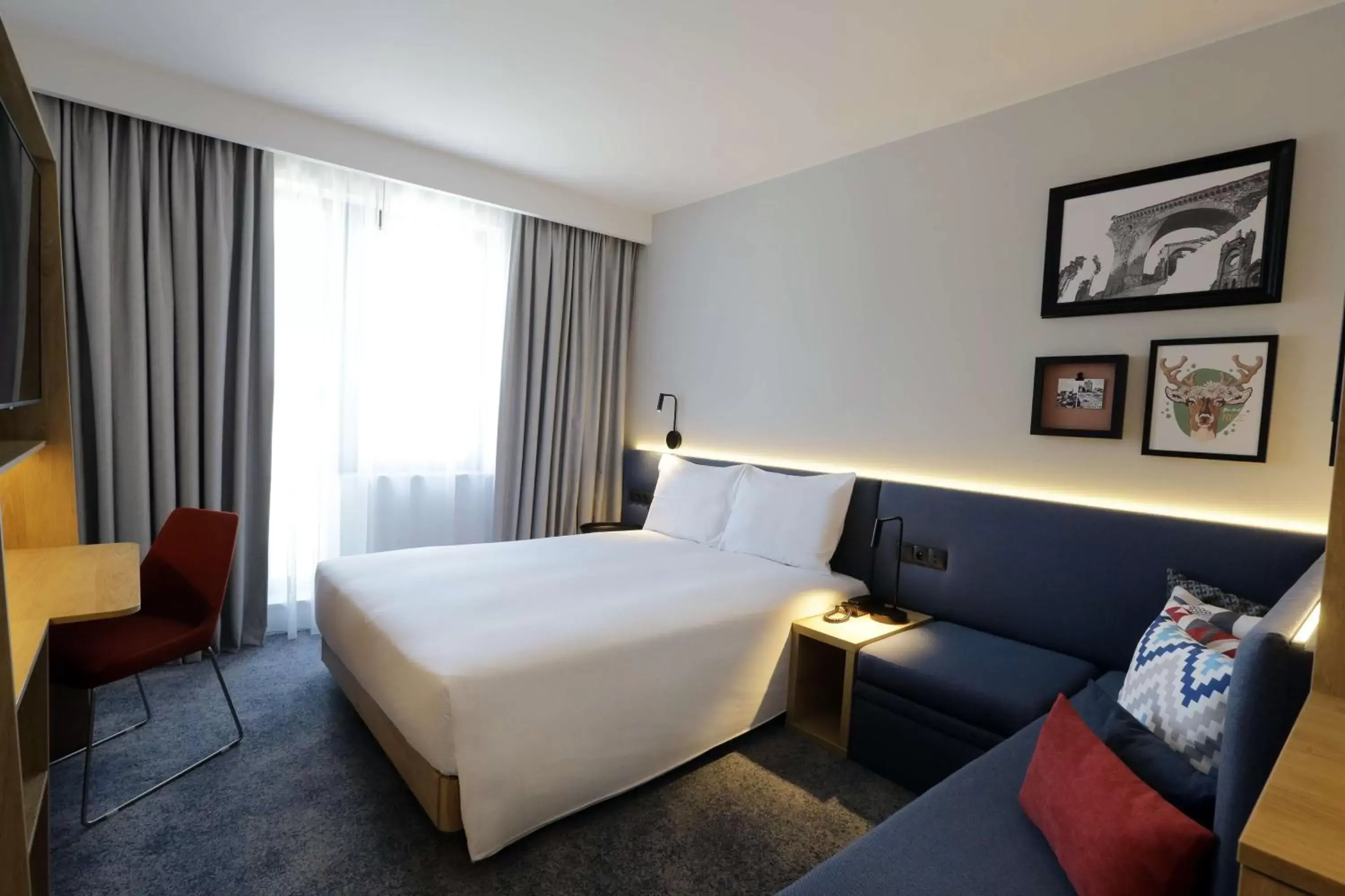 Bedroom, Bed in Hampton By Hilton Olsztyn