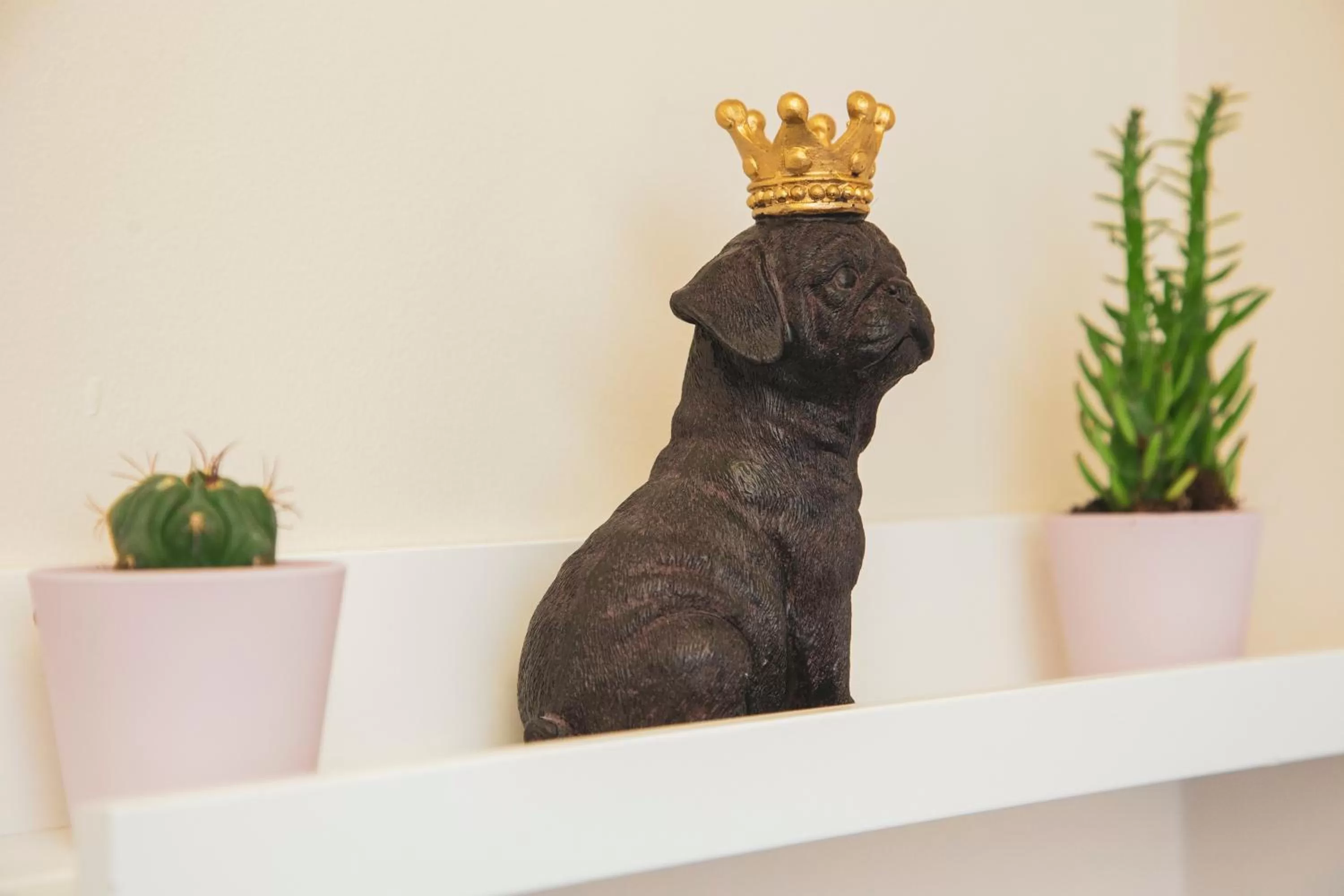 Decorative detail in Happy Day Inn