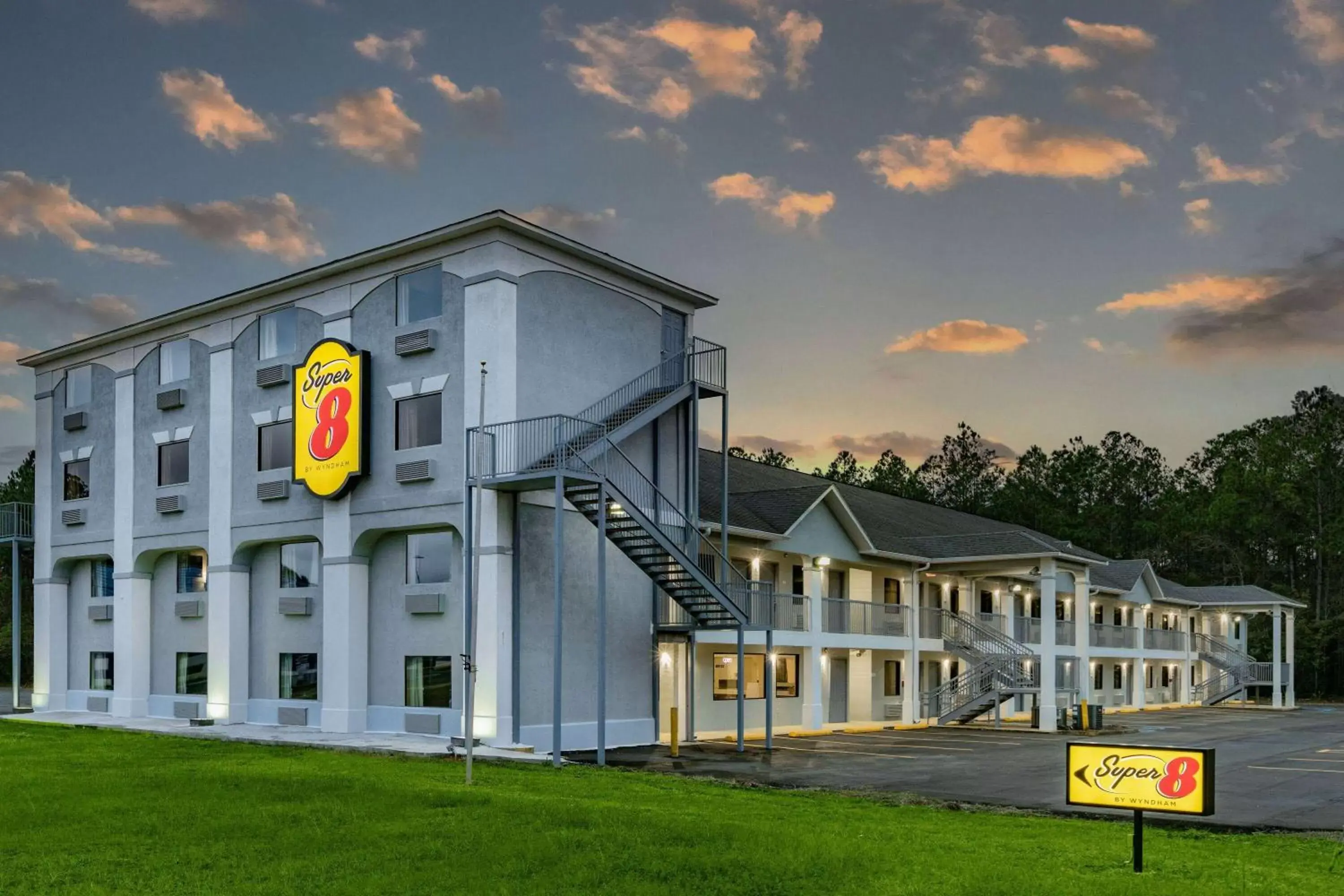 Property building in Super 8 by Wyndham Moss Point Property building in Super 8 by Wyndham Moss Point