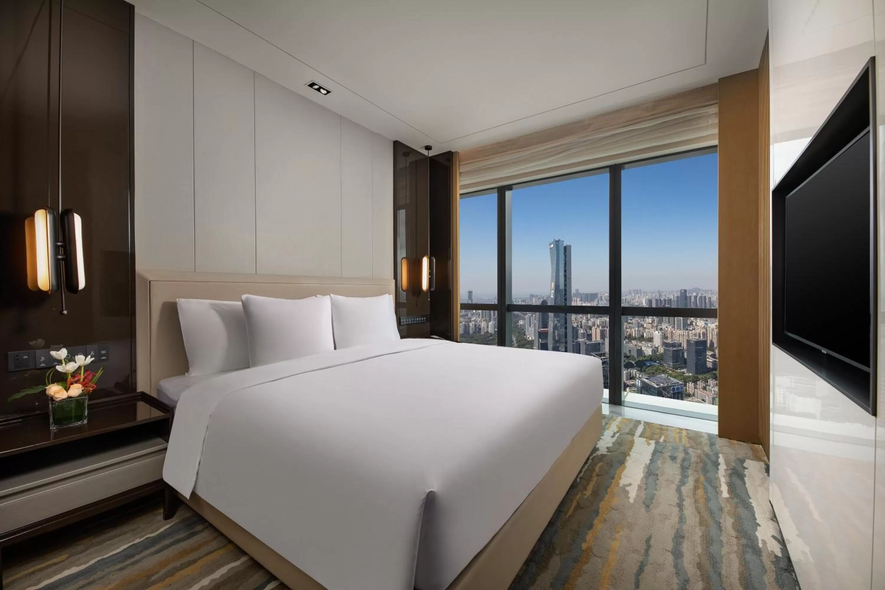 Photo of the whole room, Bed in Crowne Plaza Shenzhen Nanshan by IHG