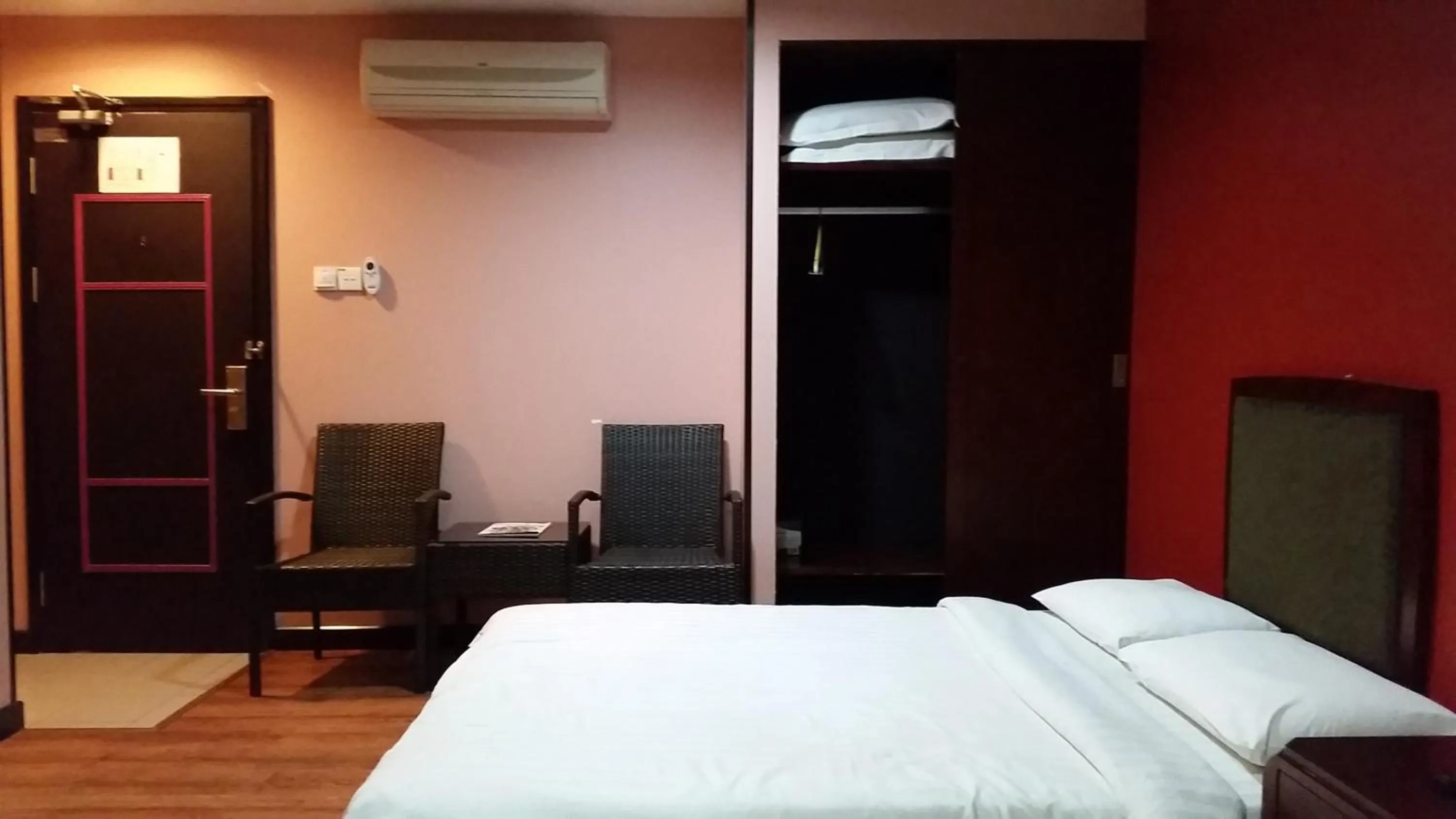 Bed in Hotel Sadong88