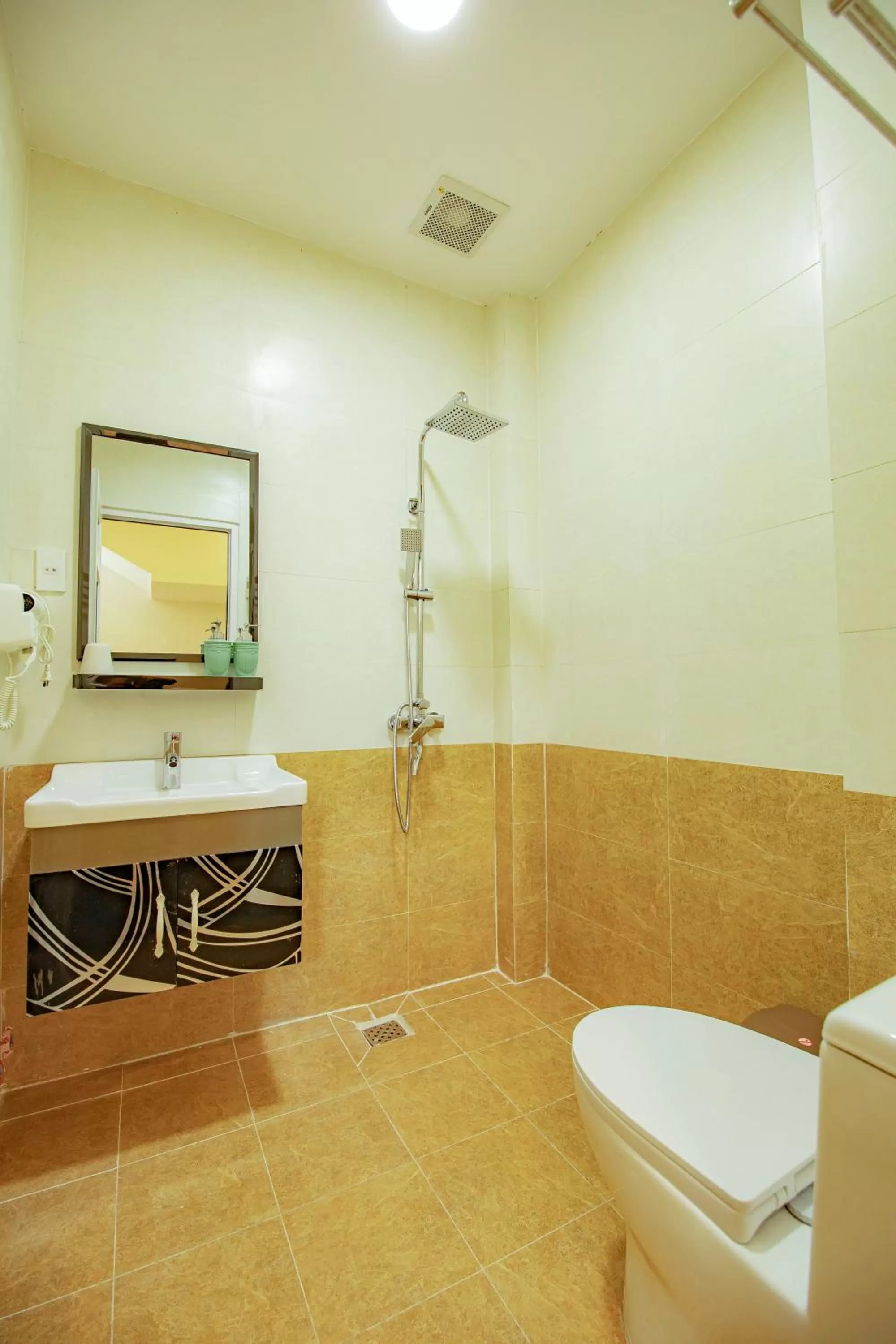 Shower in Khanh Uyen 1 Hotel