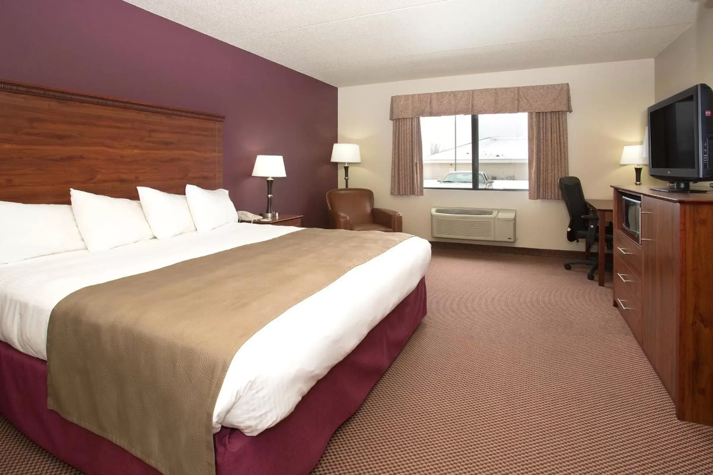 Photo of the whole room, Bed in AmericInn by Wyndham New London