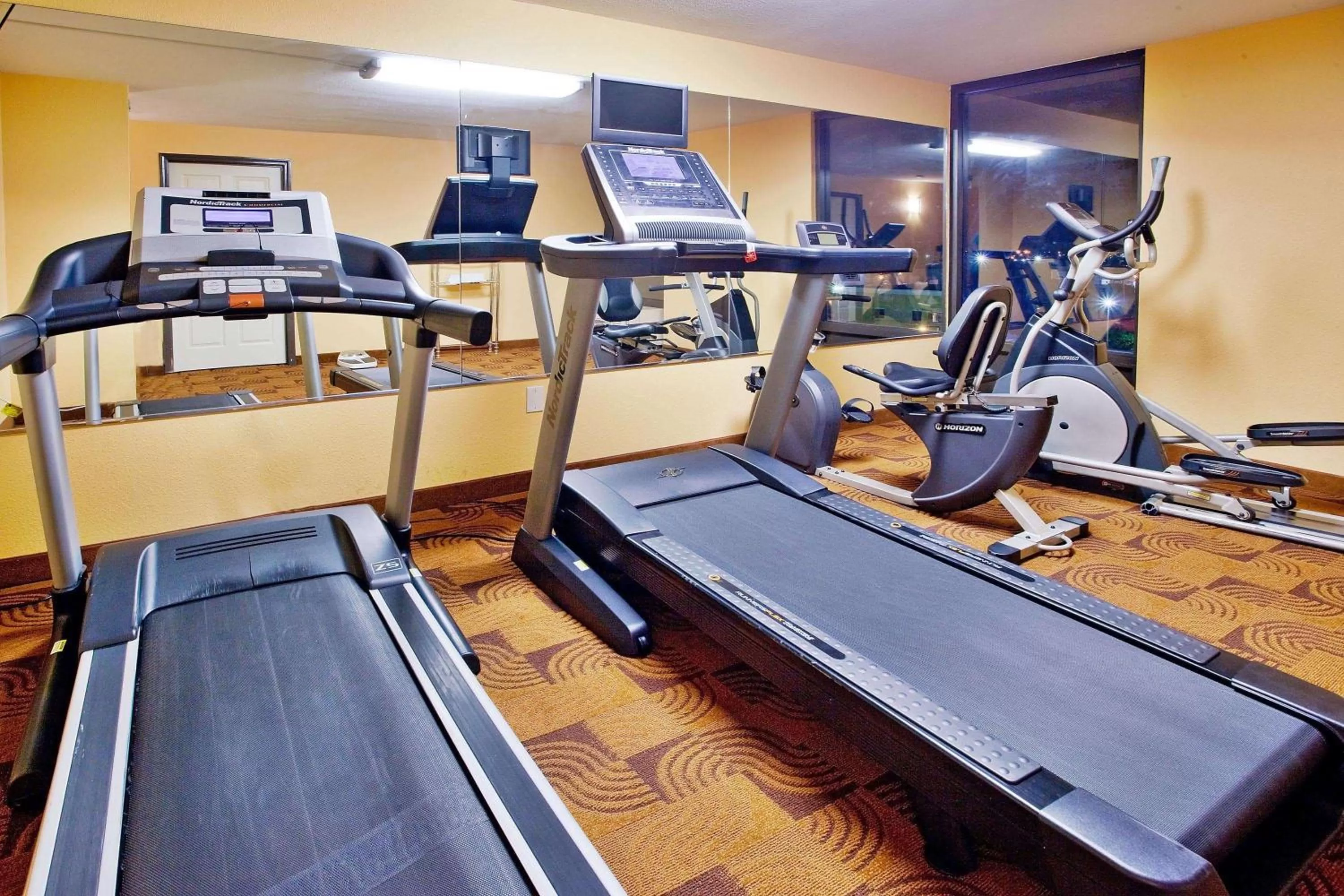 Fitness centre/facilities in La Quinta by Wyndham Memphis Airport Graceland