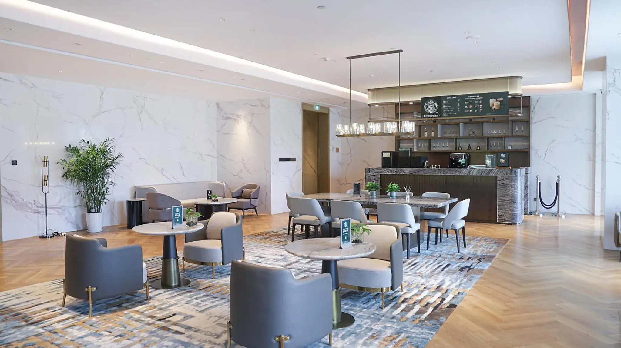 Lounge or bar, Lounge/Bar in Crowne Plaza Hangzhou Linping, an IHG Hotel