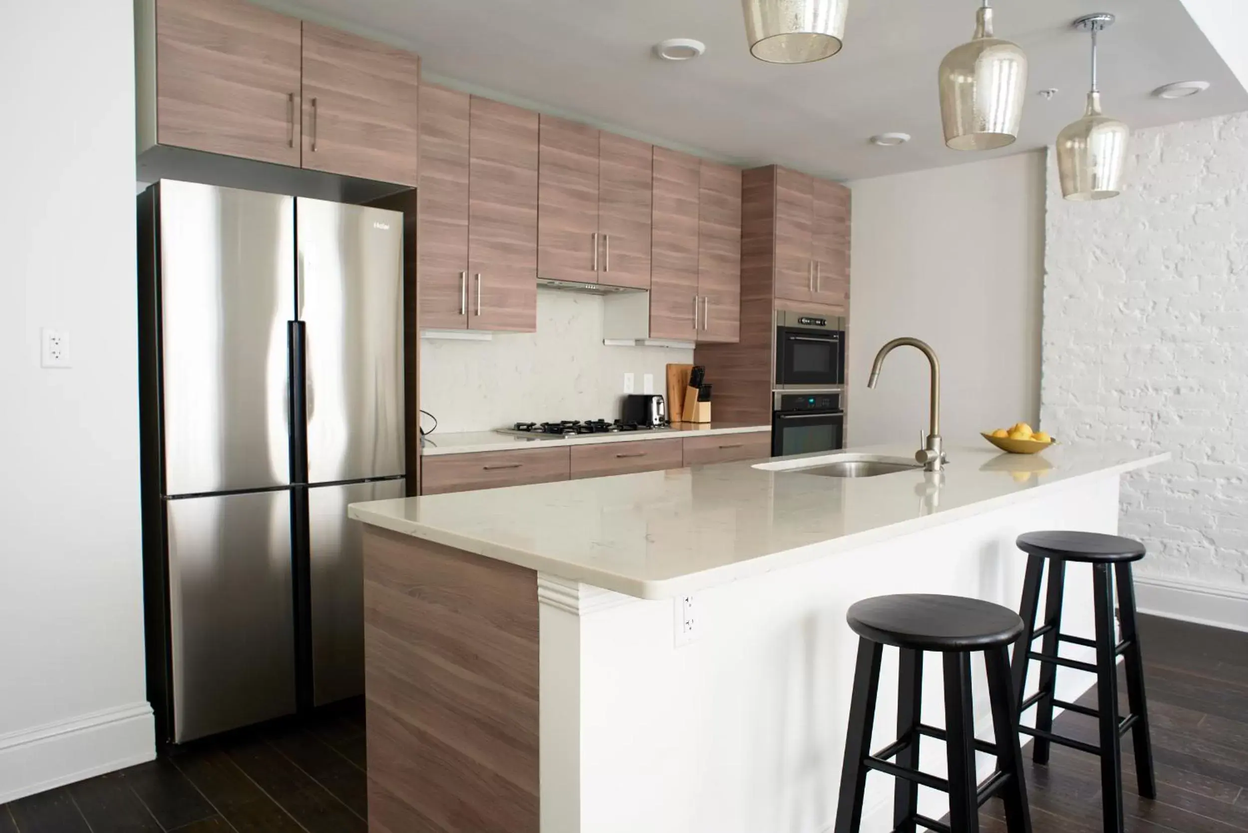 Living room, Kitchen/Kitchenette in Sonder Lafayette Square