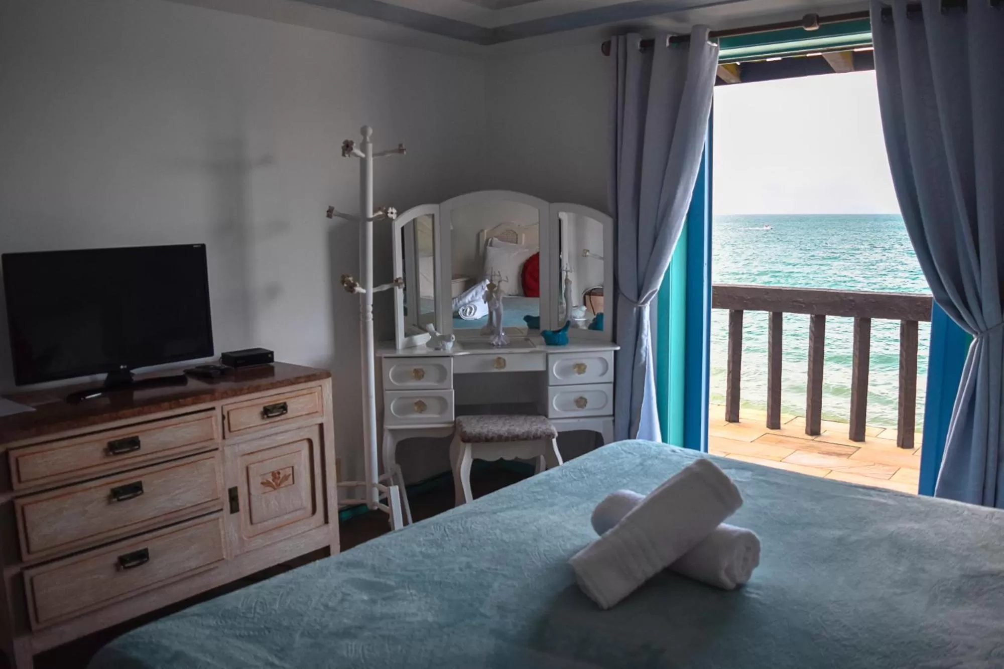 Sea view, Bed in Vila Bela-Emília