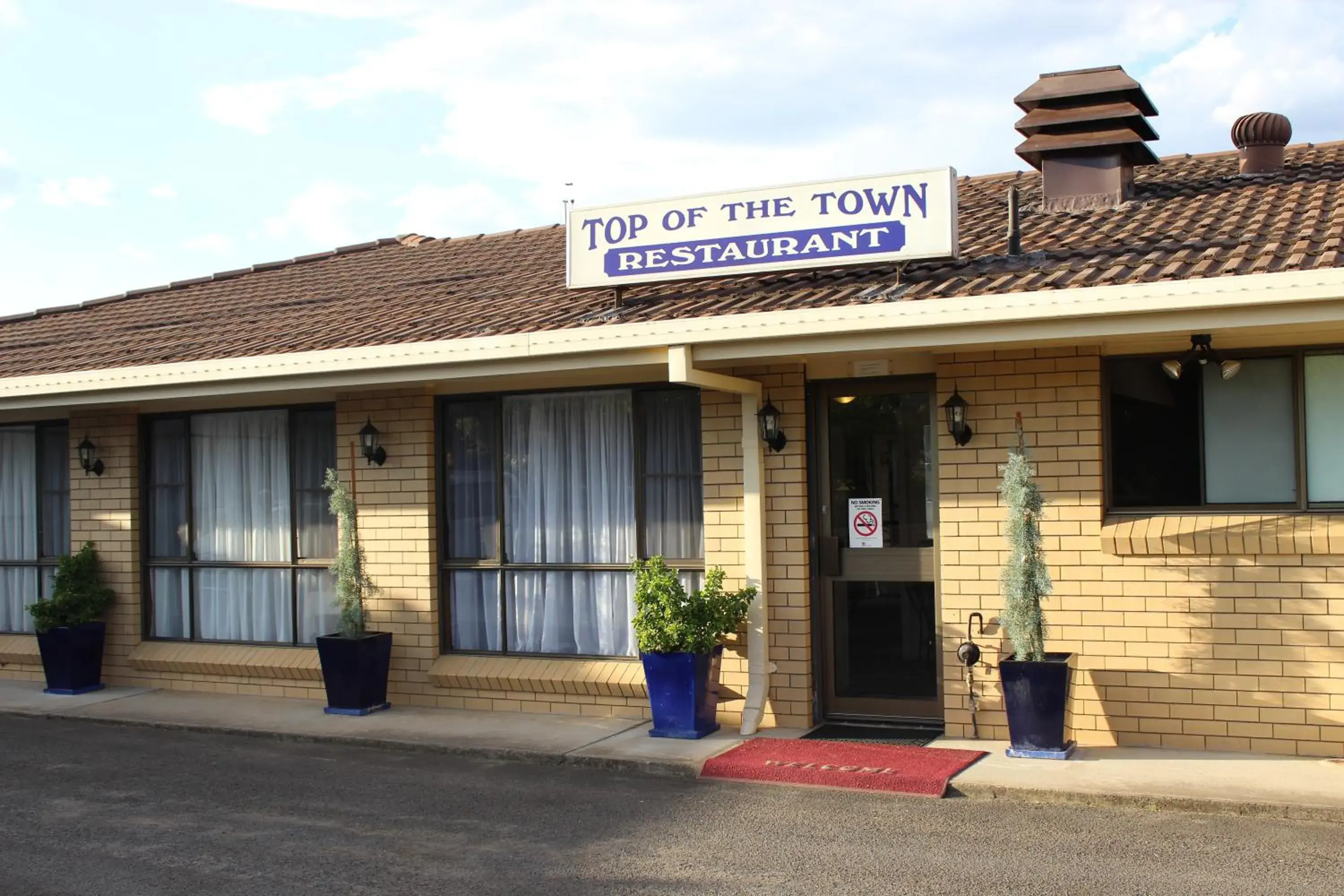 Restaurant/places to eat, Property Building in Top of the Town Motel