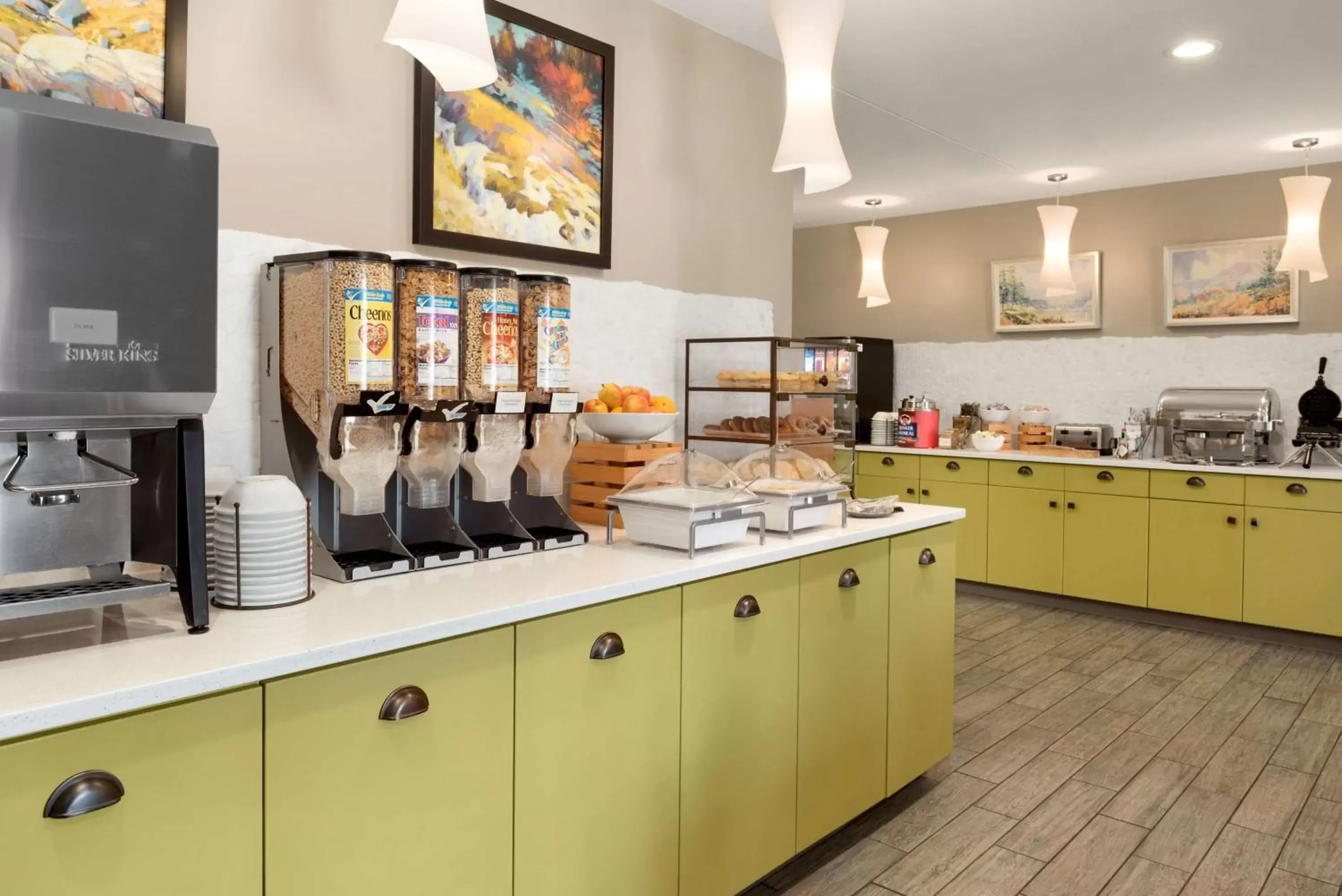 Restaurant/places to eat, Kitchen/Kitchenette in Country Inn & Suites by Radisson, Duluth North, MN