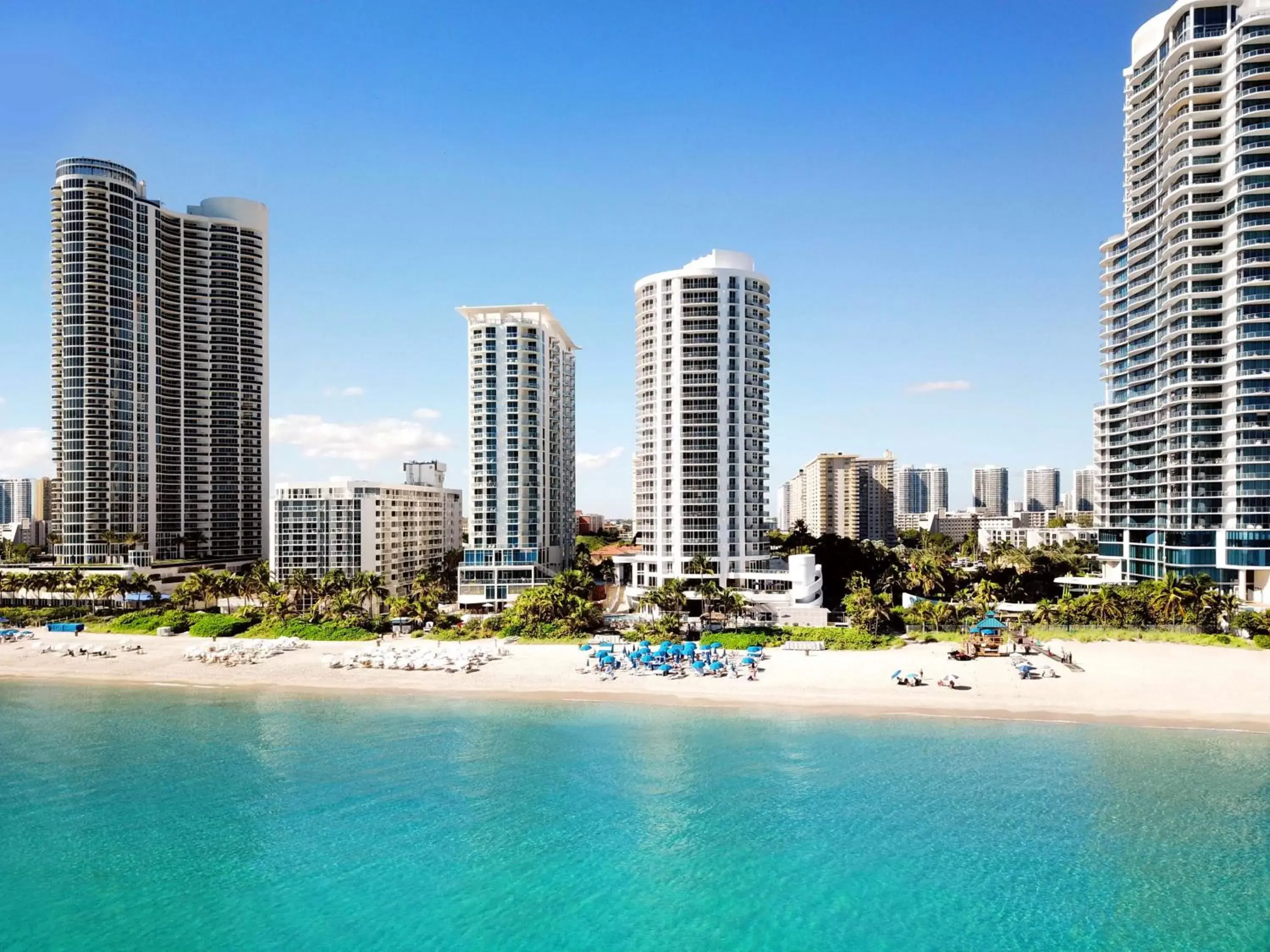 Property building in DoubleTree by Hilton Ocean Point Resort - North Miami Beach