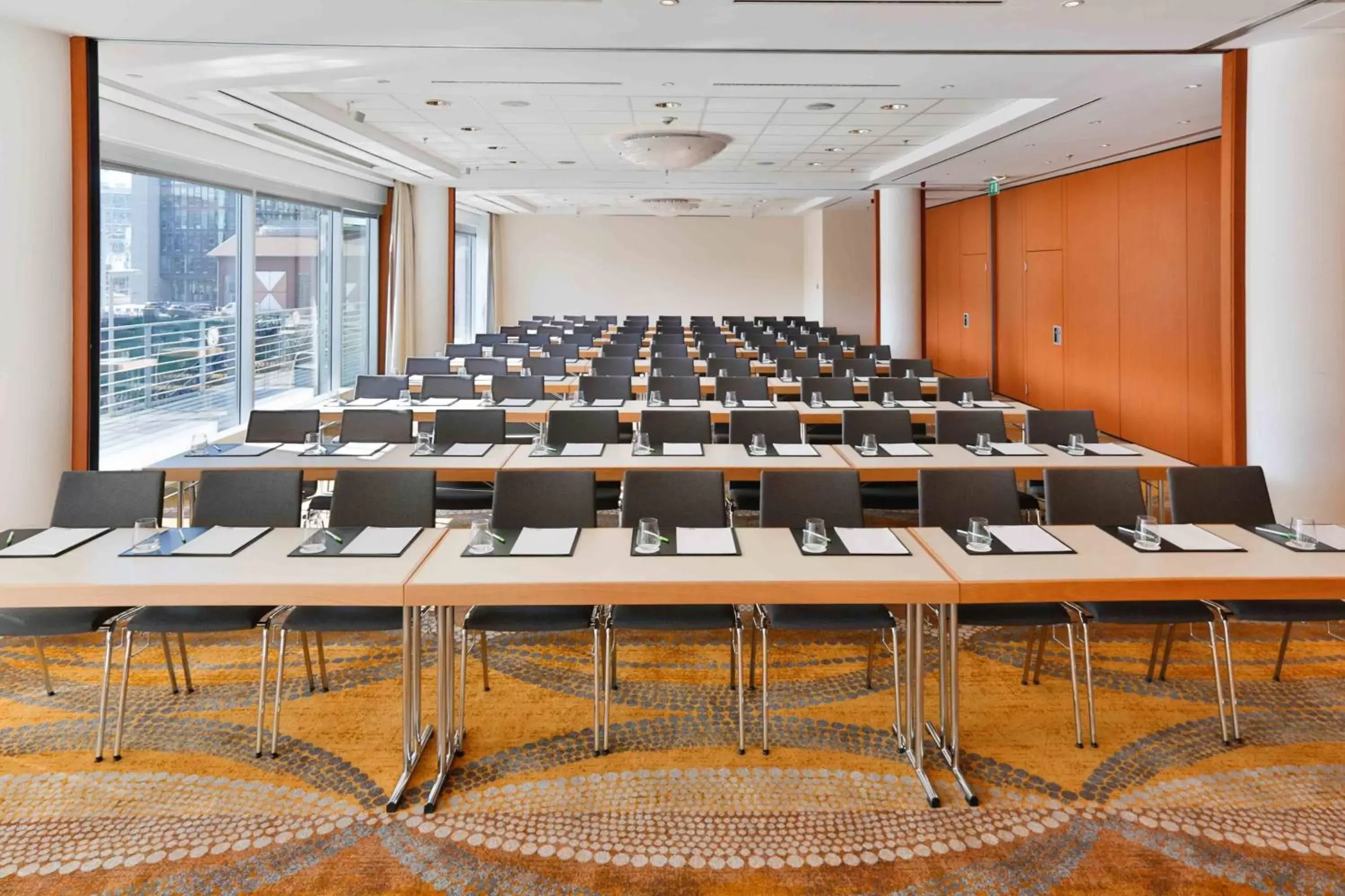 Meeting/conference room in Courtyard by Marriott Duesseldorf Hafen