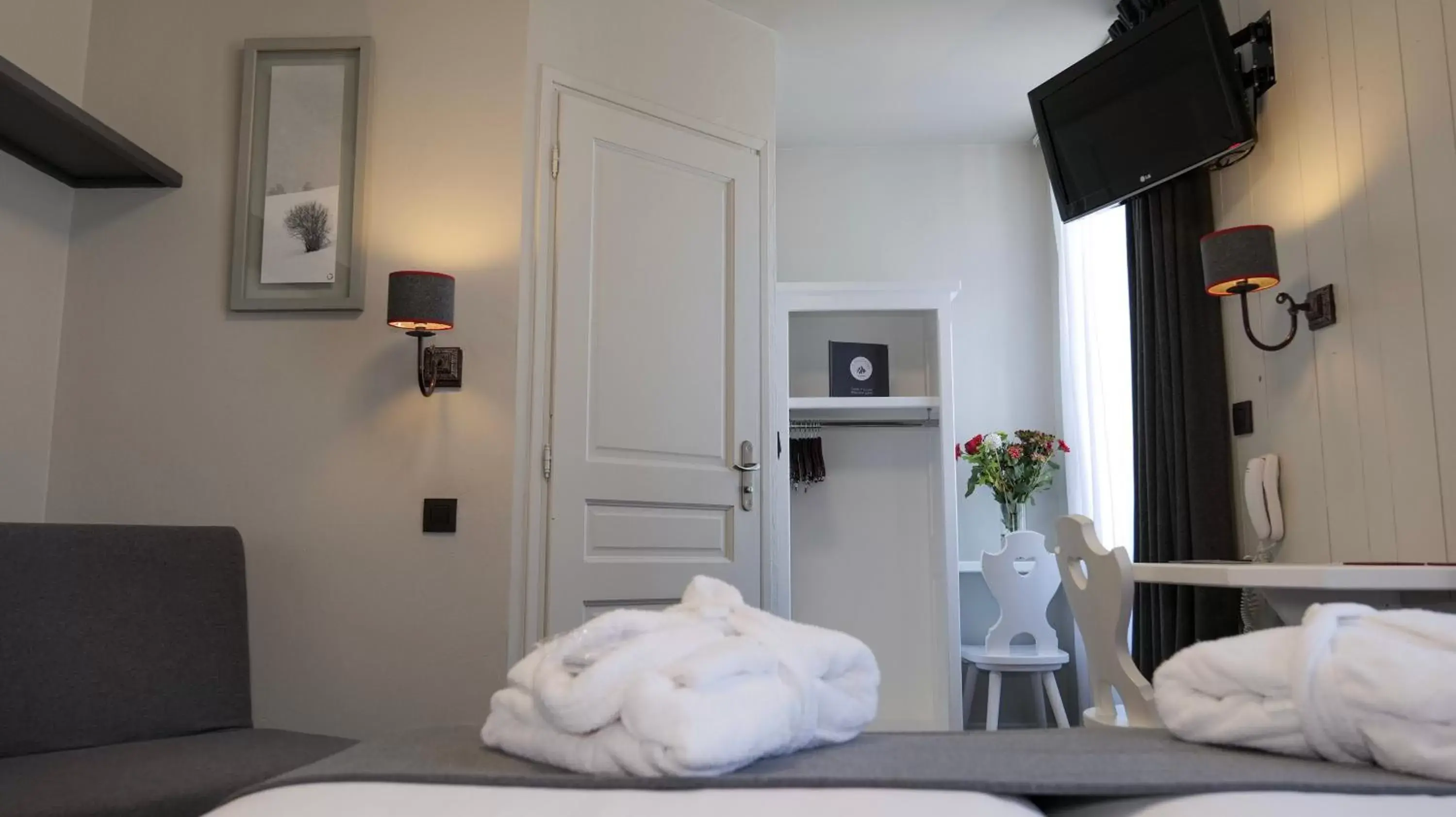 Bedroom, TV/Entertainment Center in Le Faucigny - Hotel de Charme
