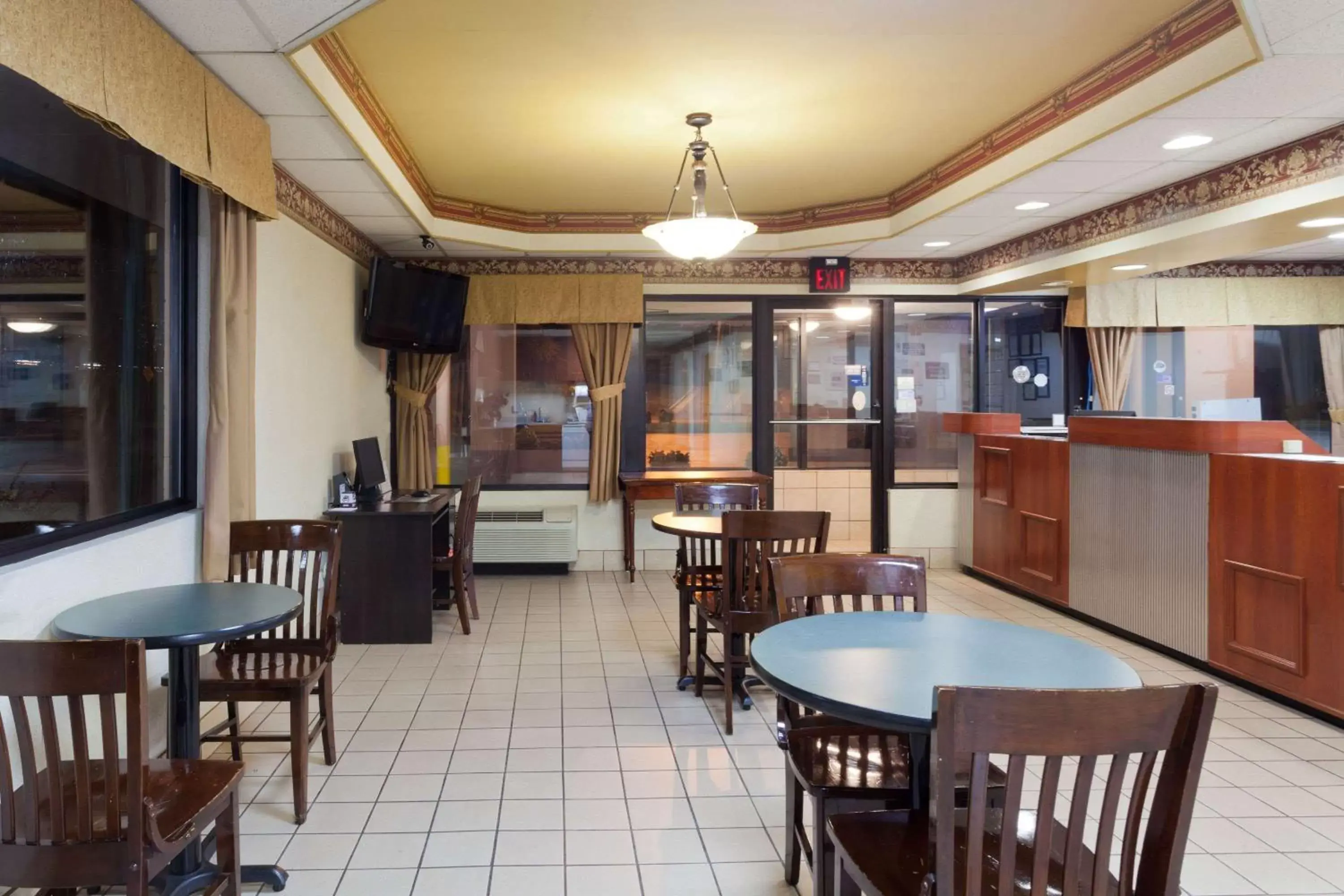 Lobby or reception, Restaurant/Places to Eat in Super 8 by Wyndham Knoxville West/Farragut