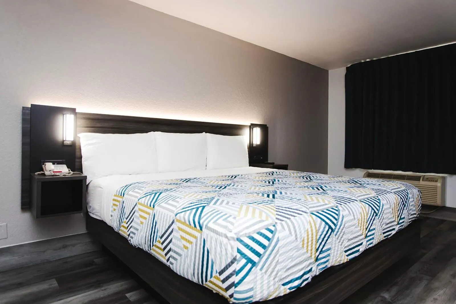 Bed in Motel 6 Houston, TX - Medical Center - NRG Stadium