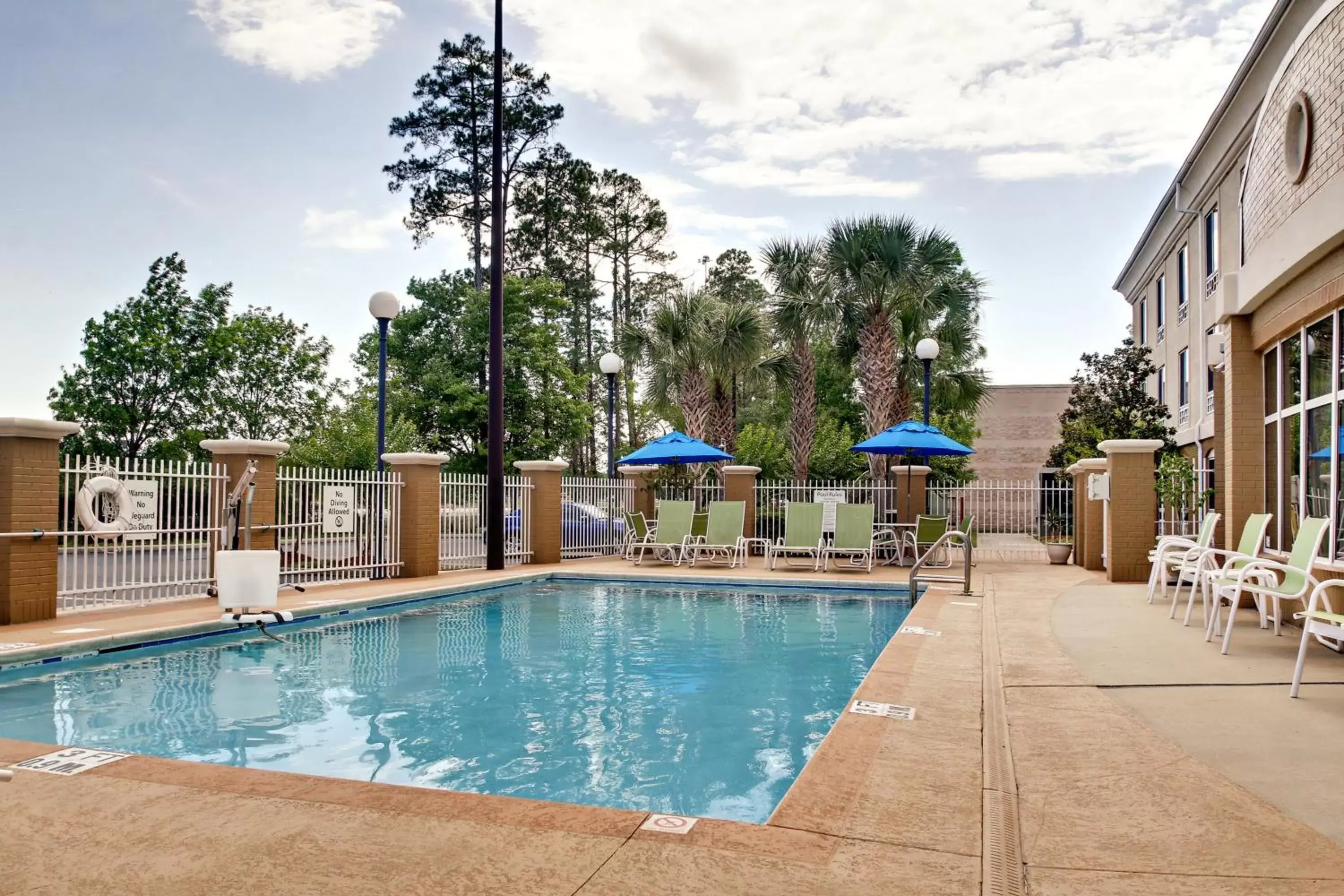 Swimming Pool in Holiday Inn Express & Suites Jacksonville South - I-295, an IHG Hotel