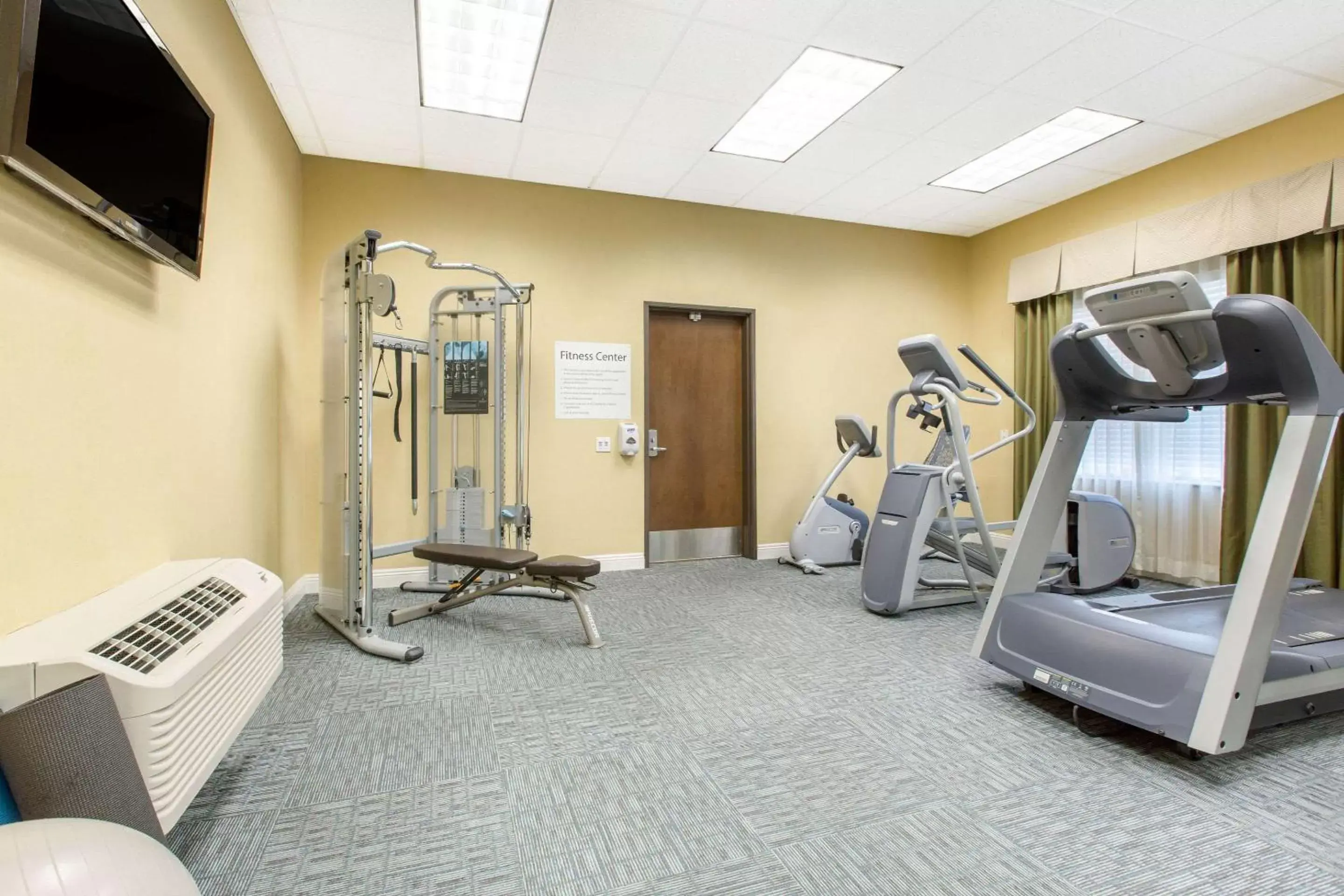 Fitness centre/facilities, Fitness Center/Facilities in The Oaks Hotel & Suites