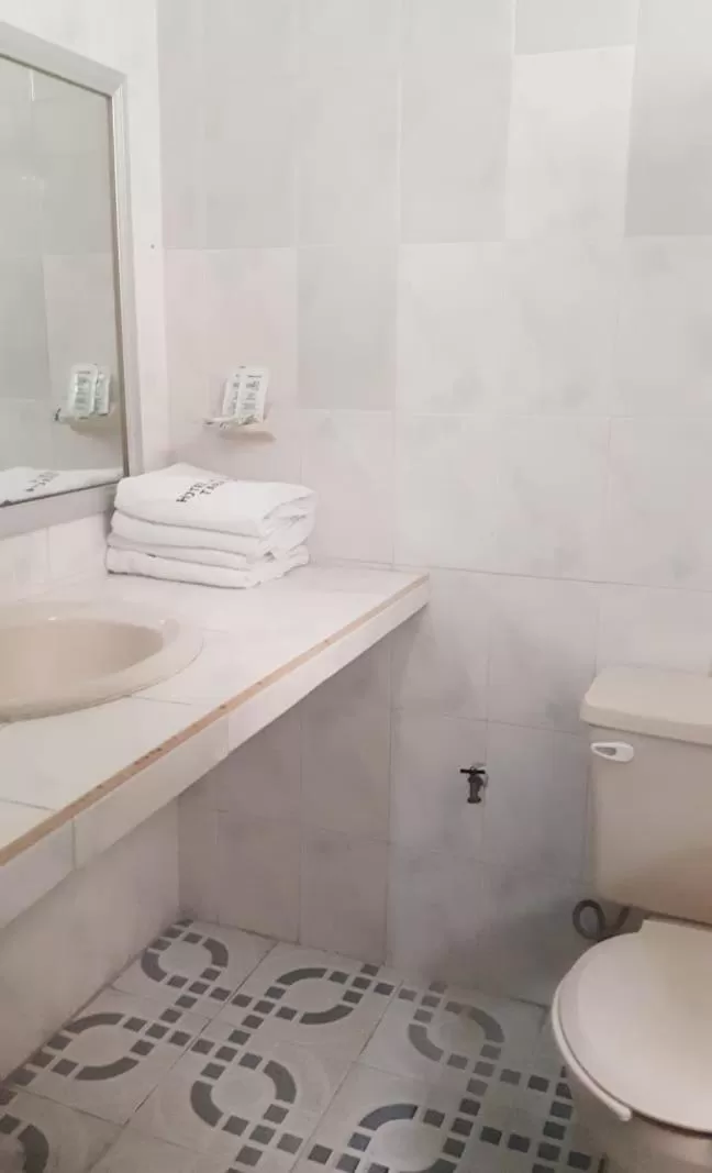 Bathroom in Hotel Azteca Tabasco