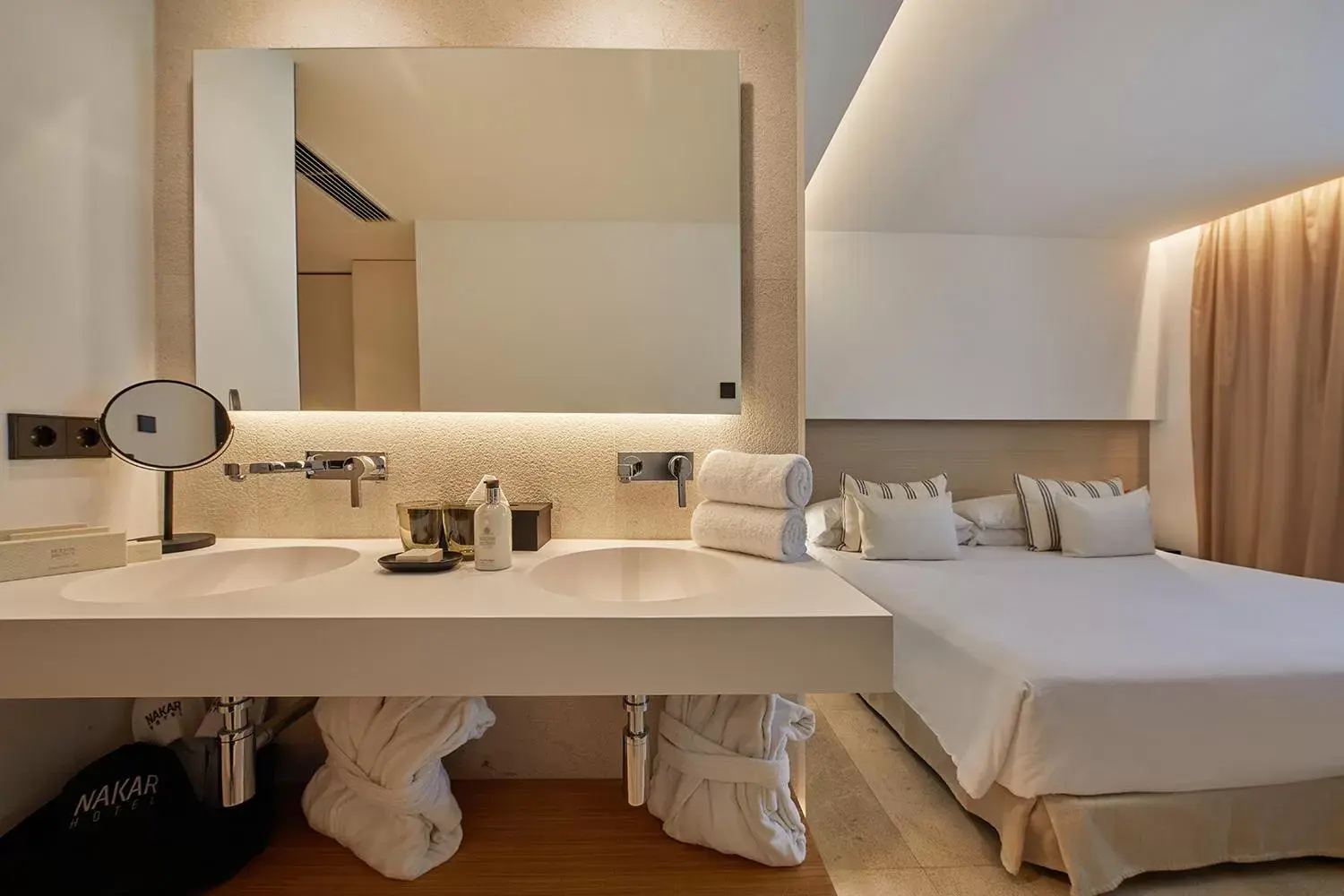 Photo of the whole room, Bathroom in Nakar Hotel