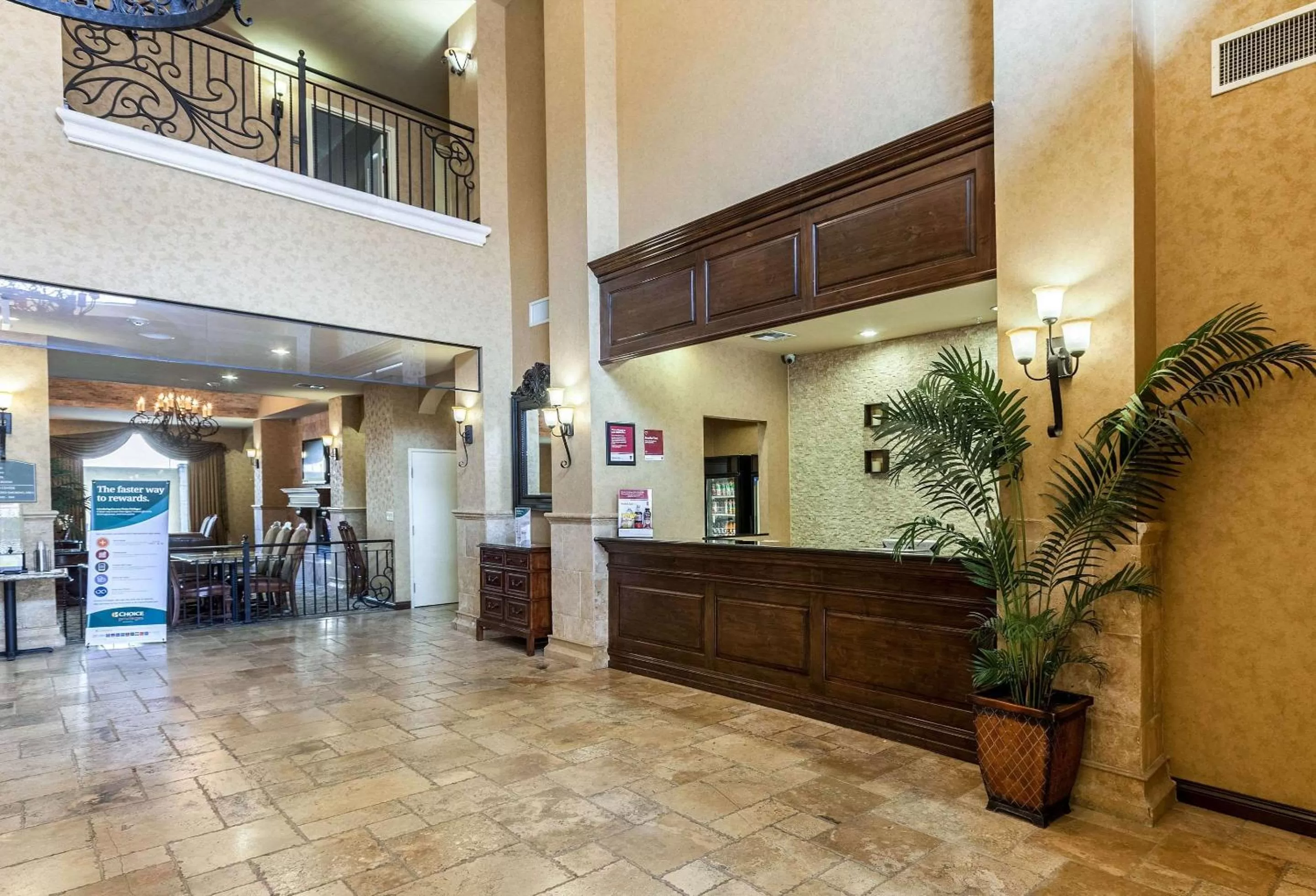 Lobby or reception in Comfort Suites Alamo-River walk