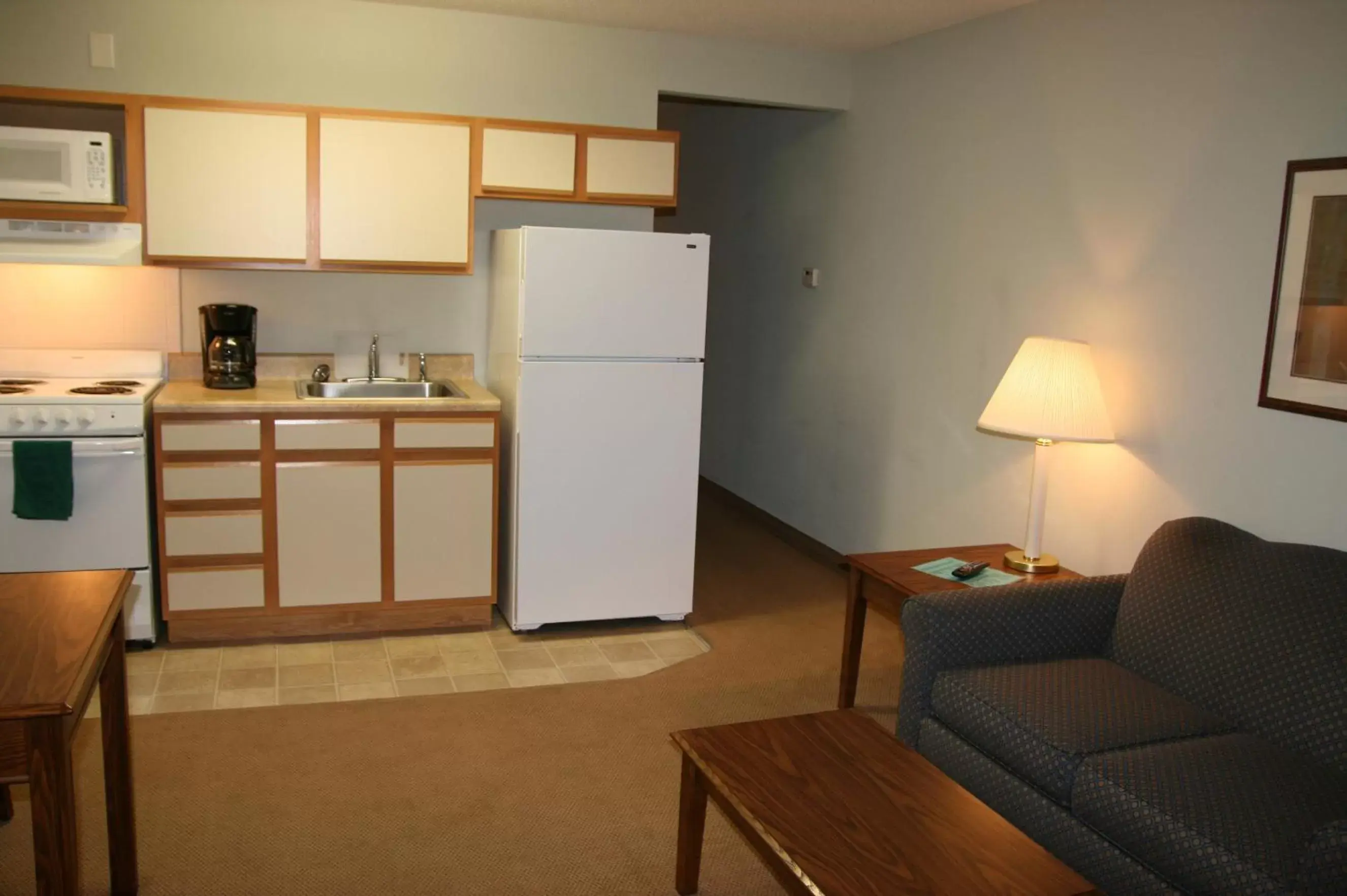 Kitchen/Kitchenette in Affordable Suites Greenville