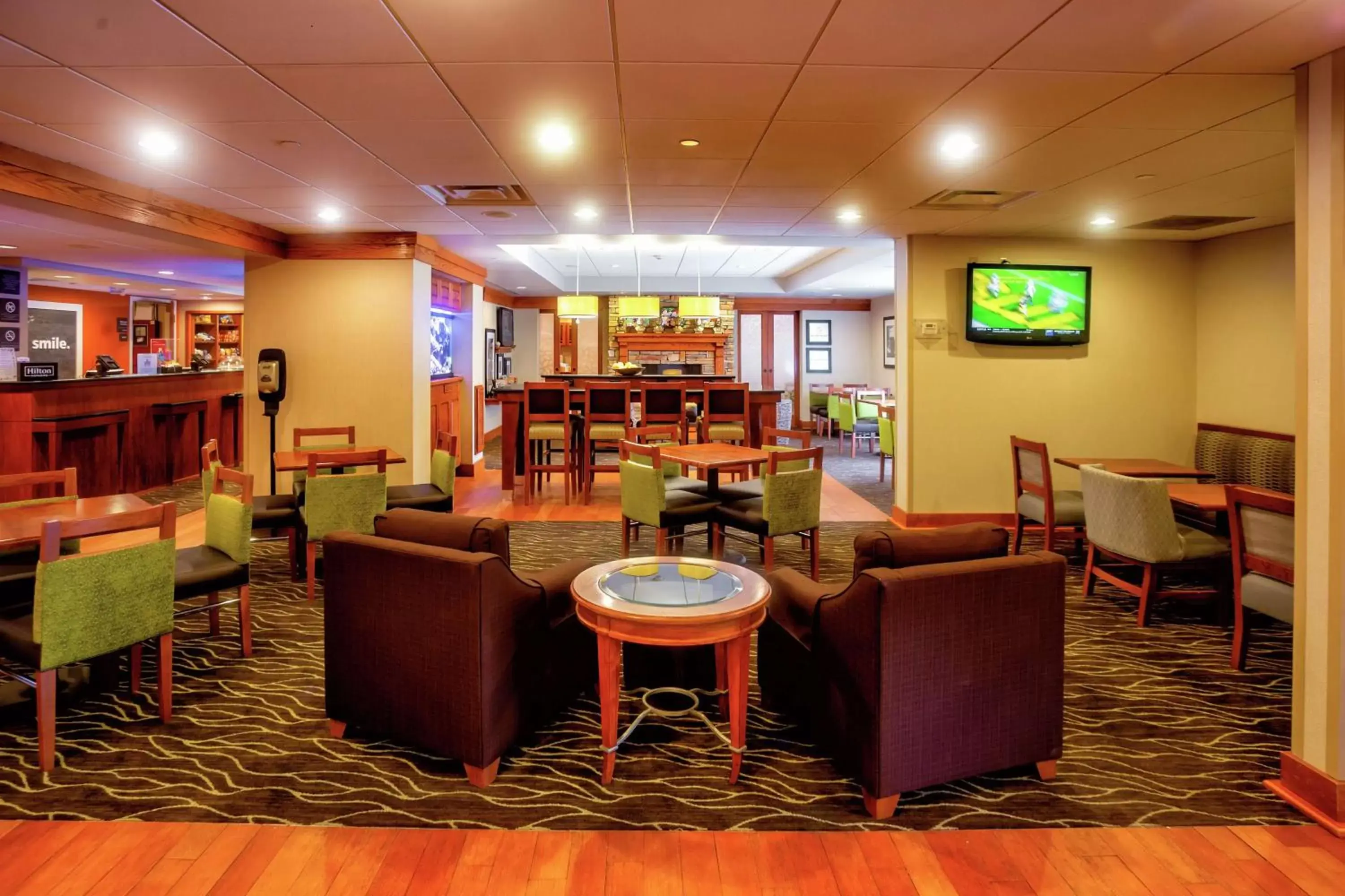 Lobby or reception, Lounge/Bar in Hampton Inn Wheeling