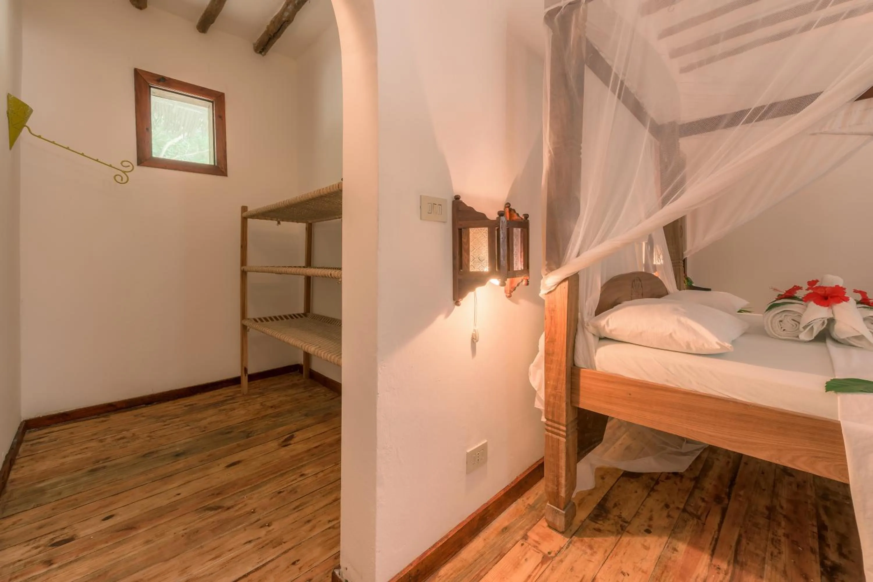 Bed in Hakuna Majiwe Beach Lodge