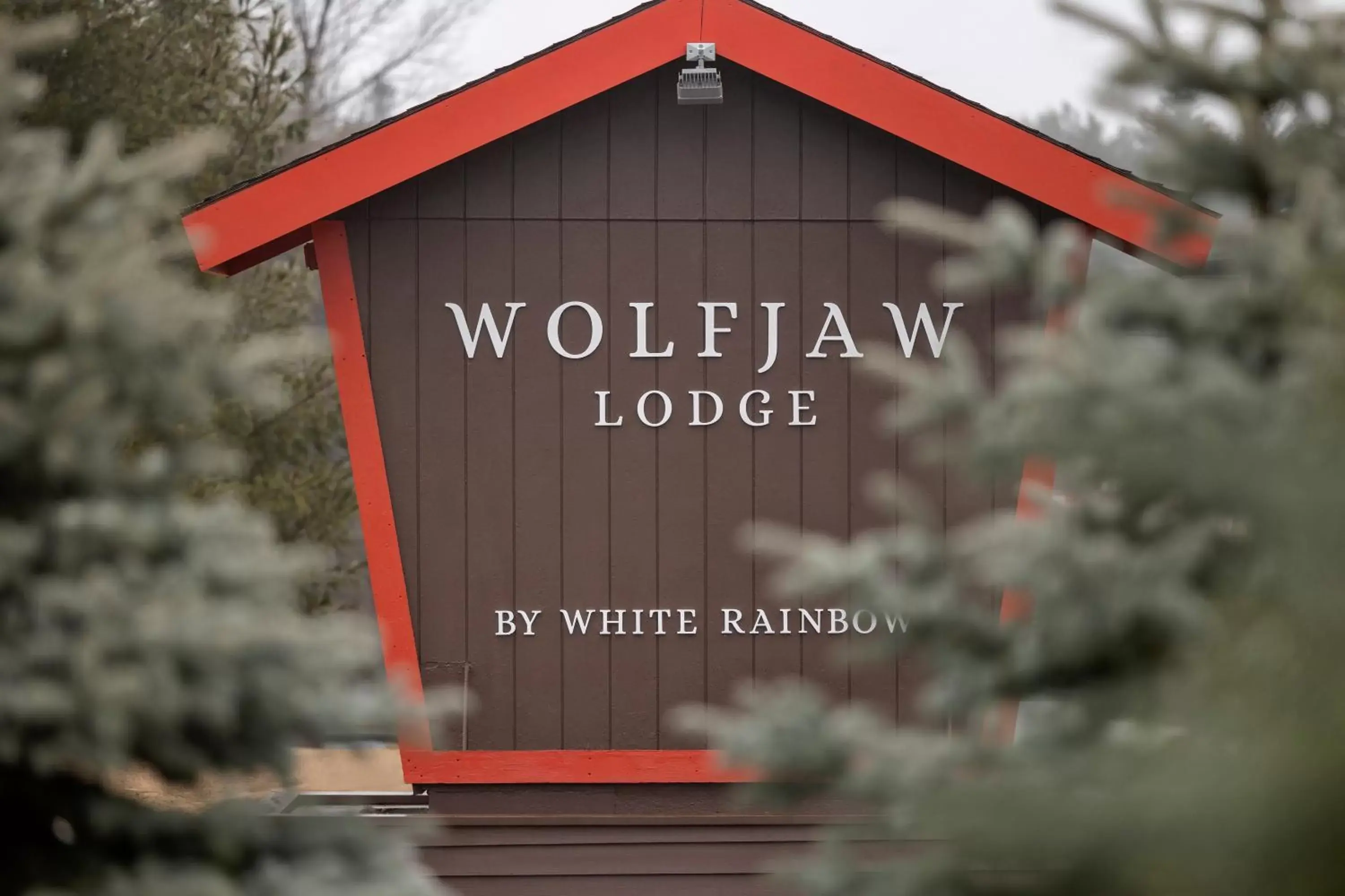 Property Logo/Sign in Wolfjaw Lodge