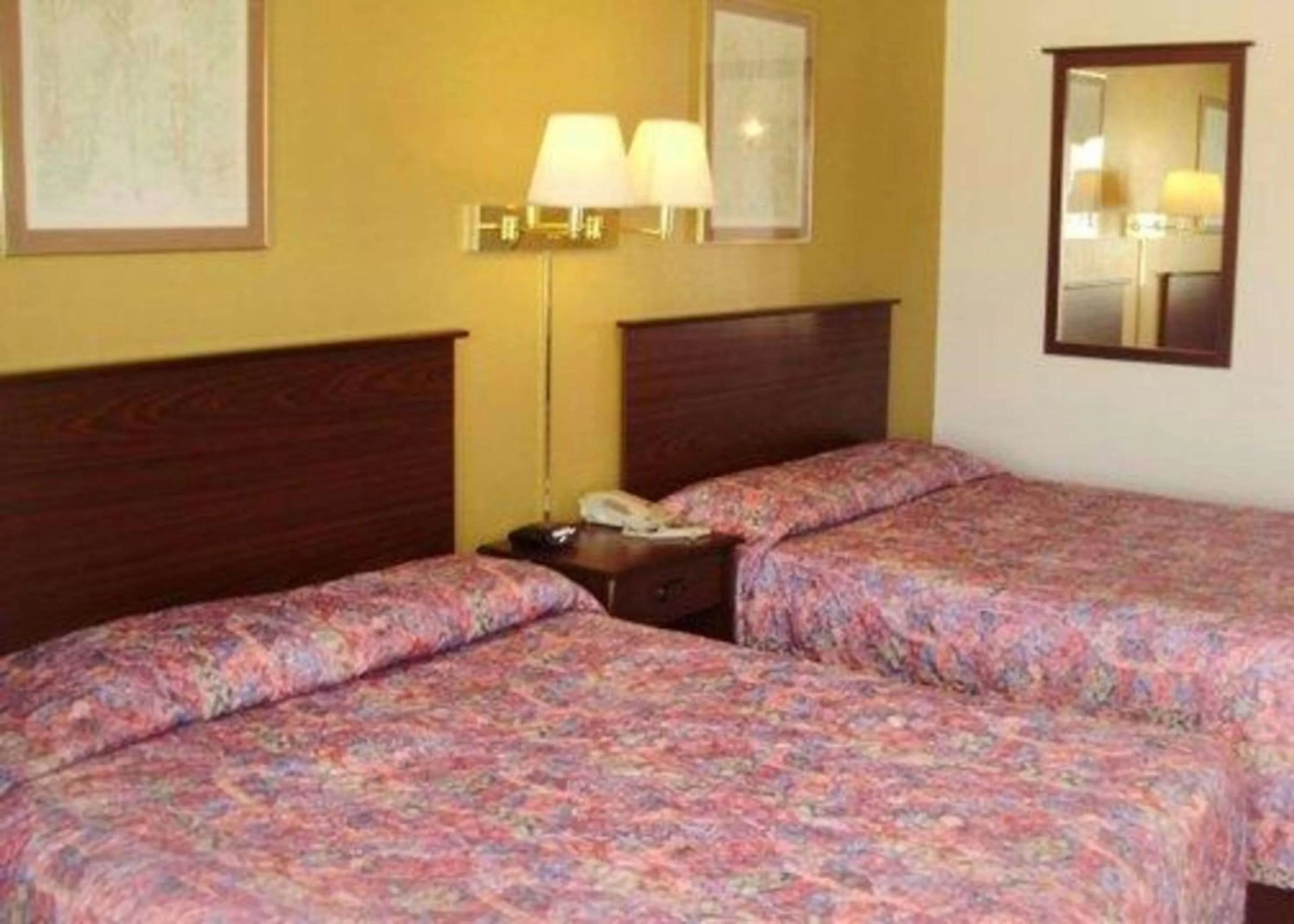 Photo of the whole room, Bed in Rodeway Inn