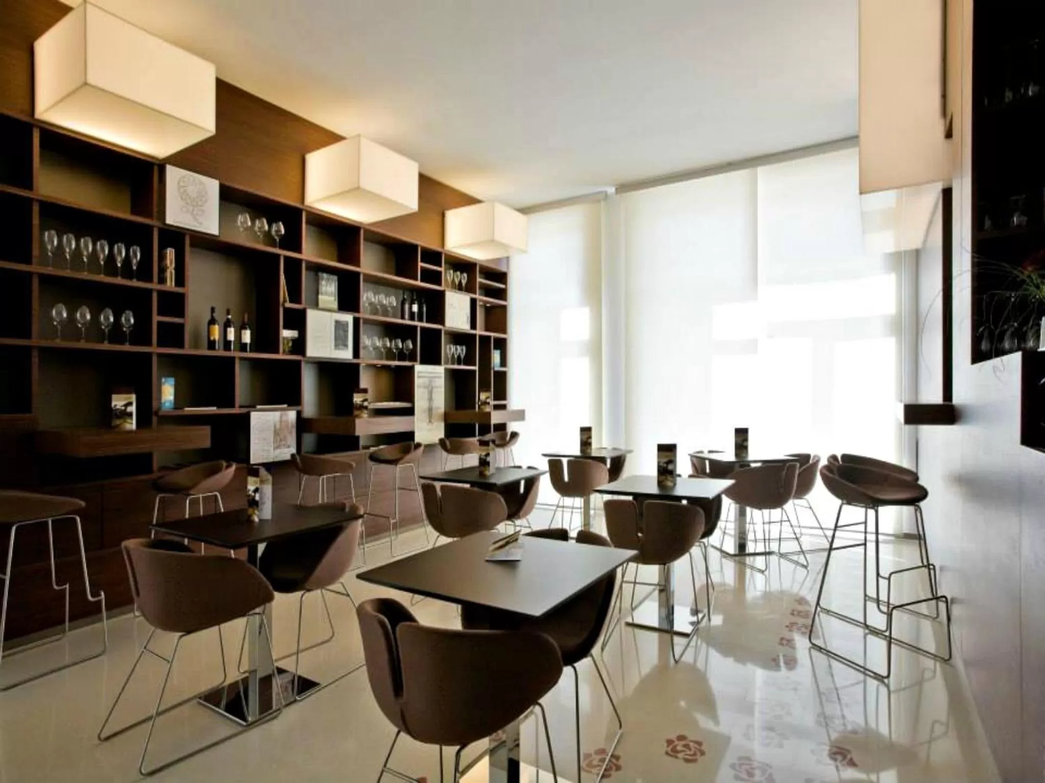 Restaurant/places to eat in Eos Hotel