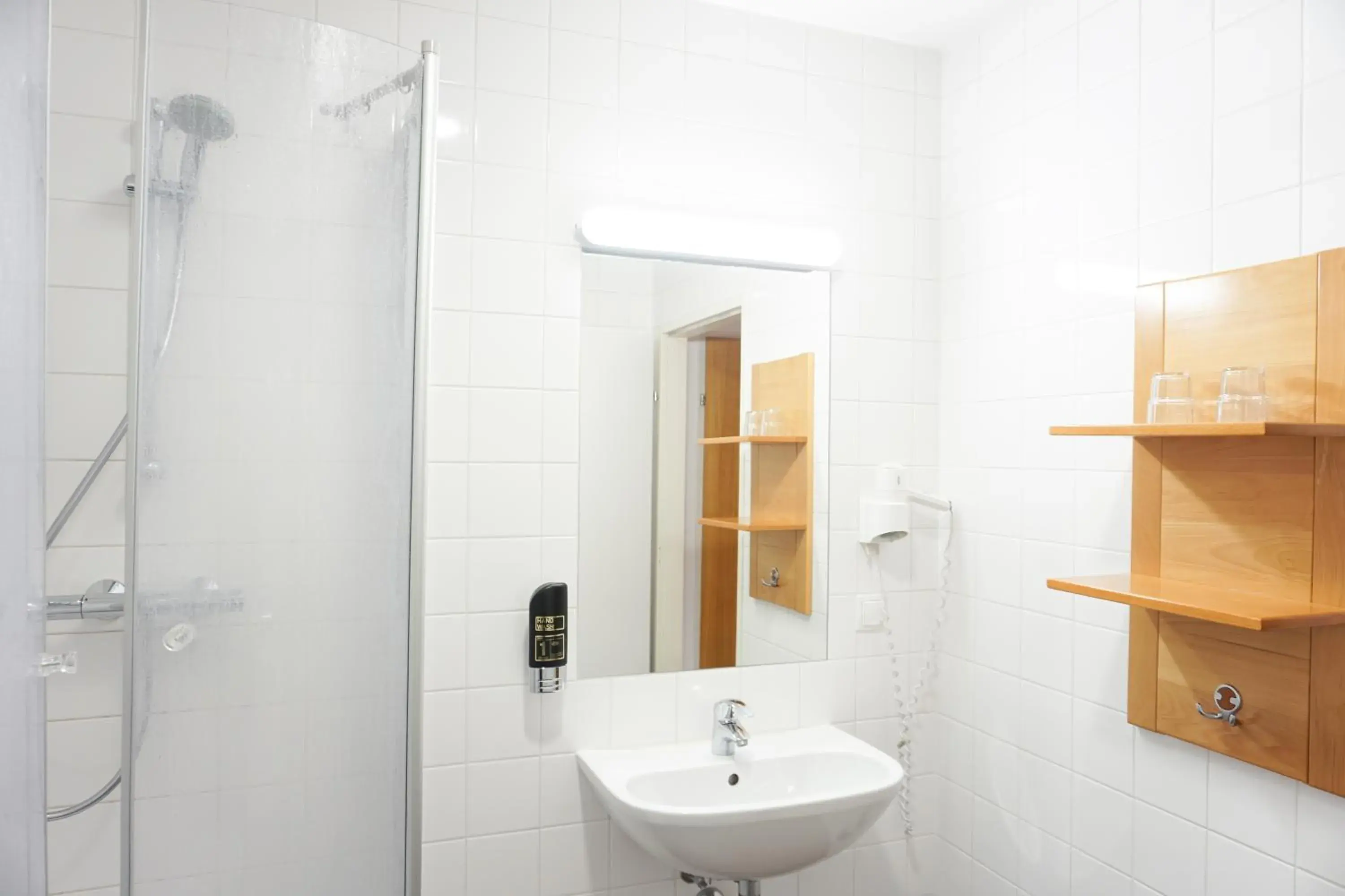 Shower, Bathroom in Hotel Kaffeemuhle