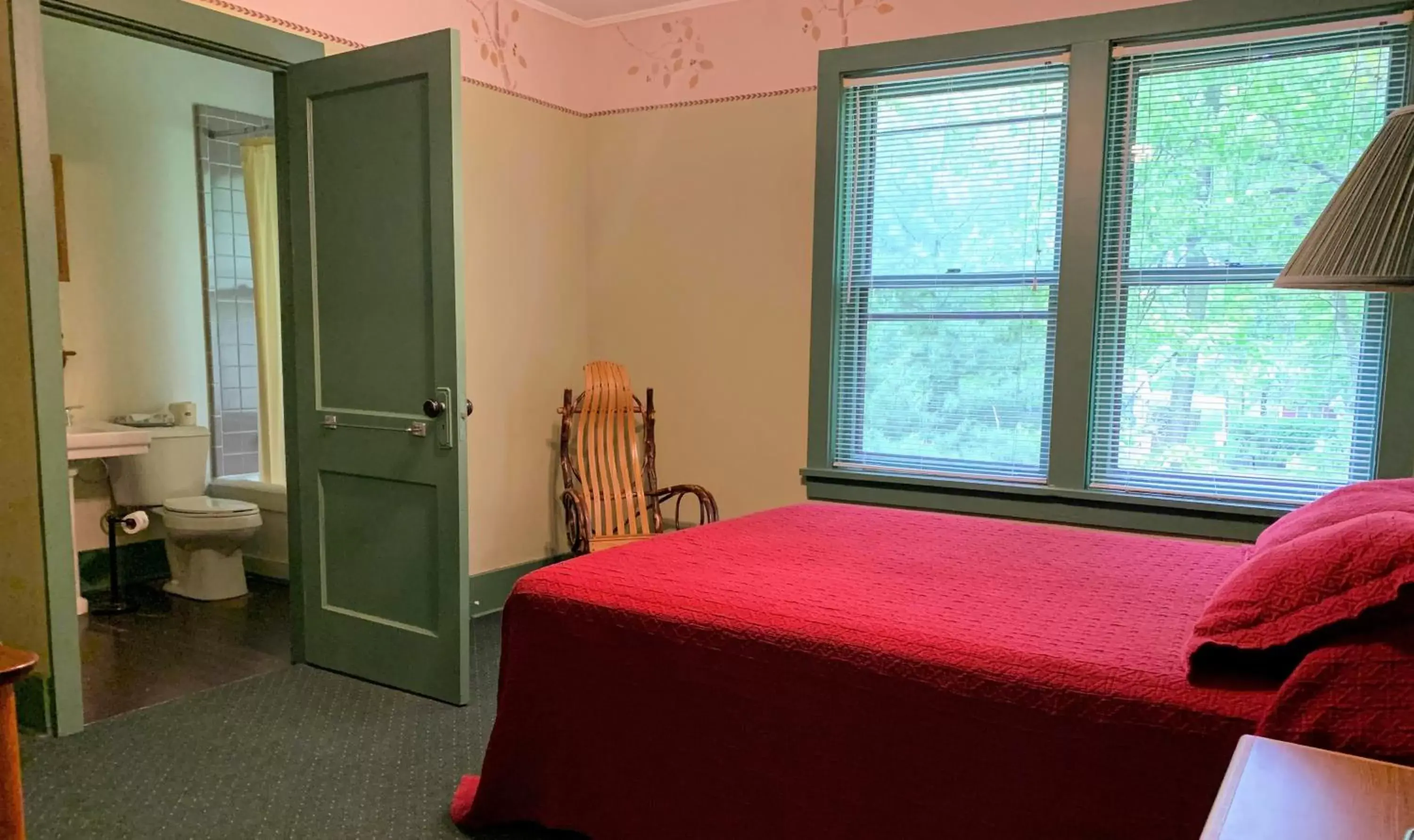 Photo of the whole room, Bed in Gordon Beach Inn