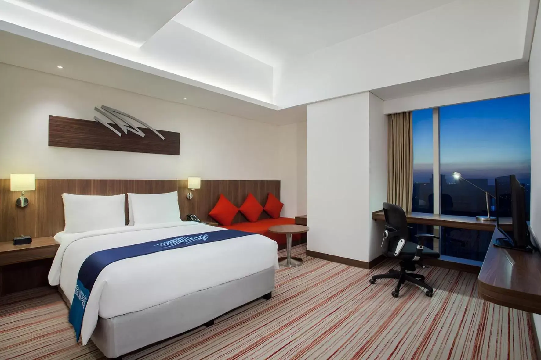 Photo of the whole room, Bed in Holiday Inn Express Jakarta Pluit Citygate by IHG Photo of the whole room, Bed in Holiday Inn Express Jakarta Pluit Citygate by IHG