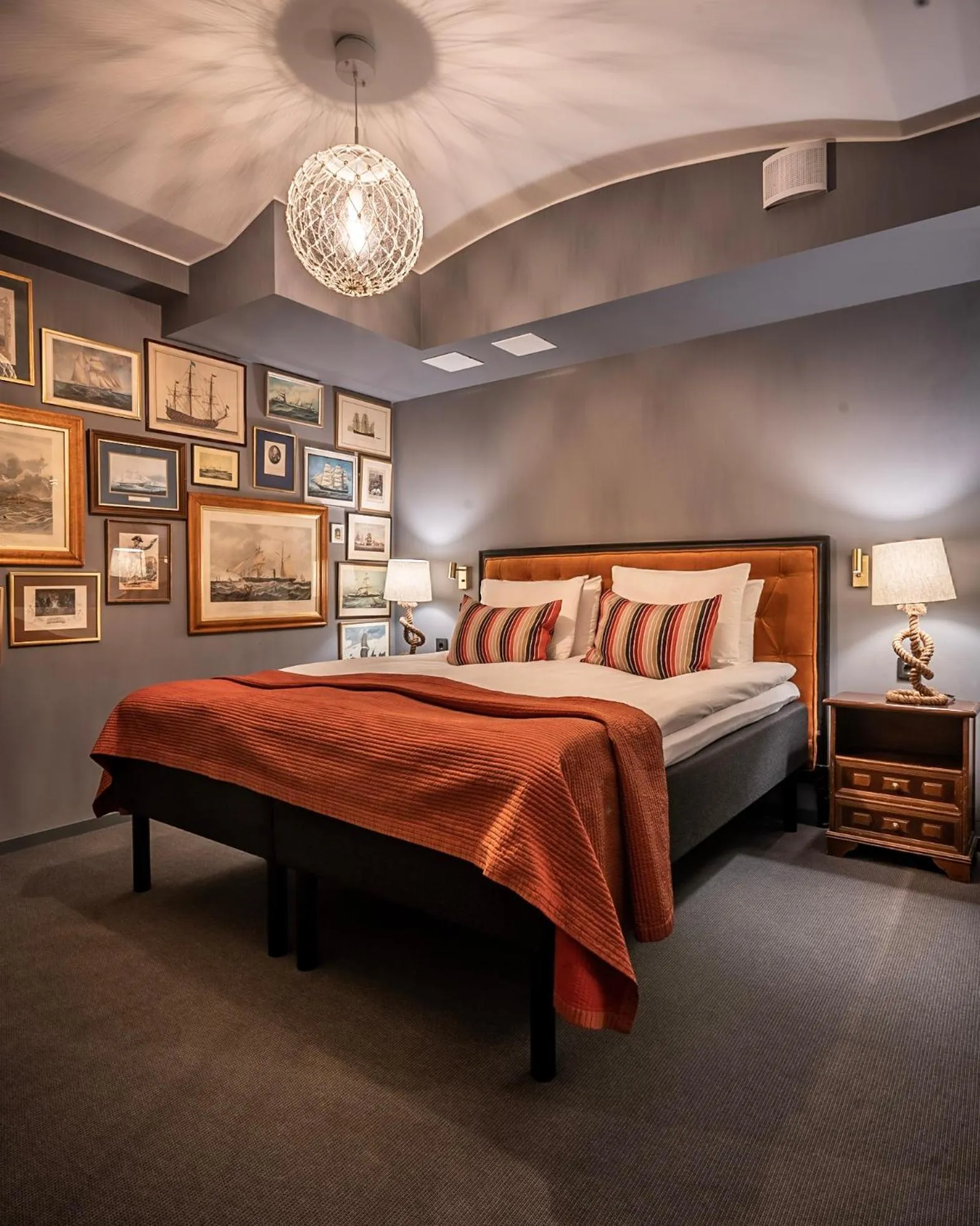 Bedroom, Bed in Lord Nelson Hotel