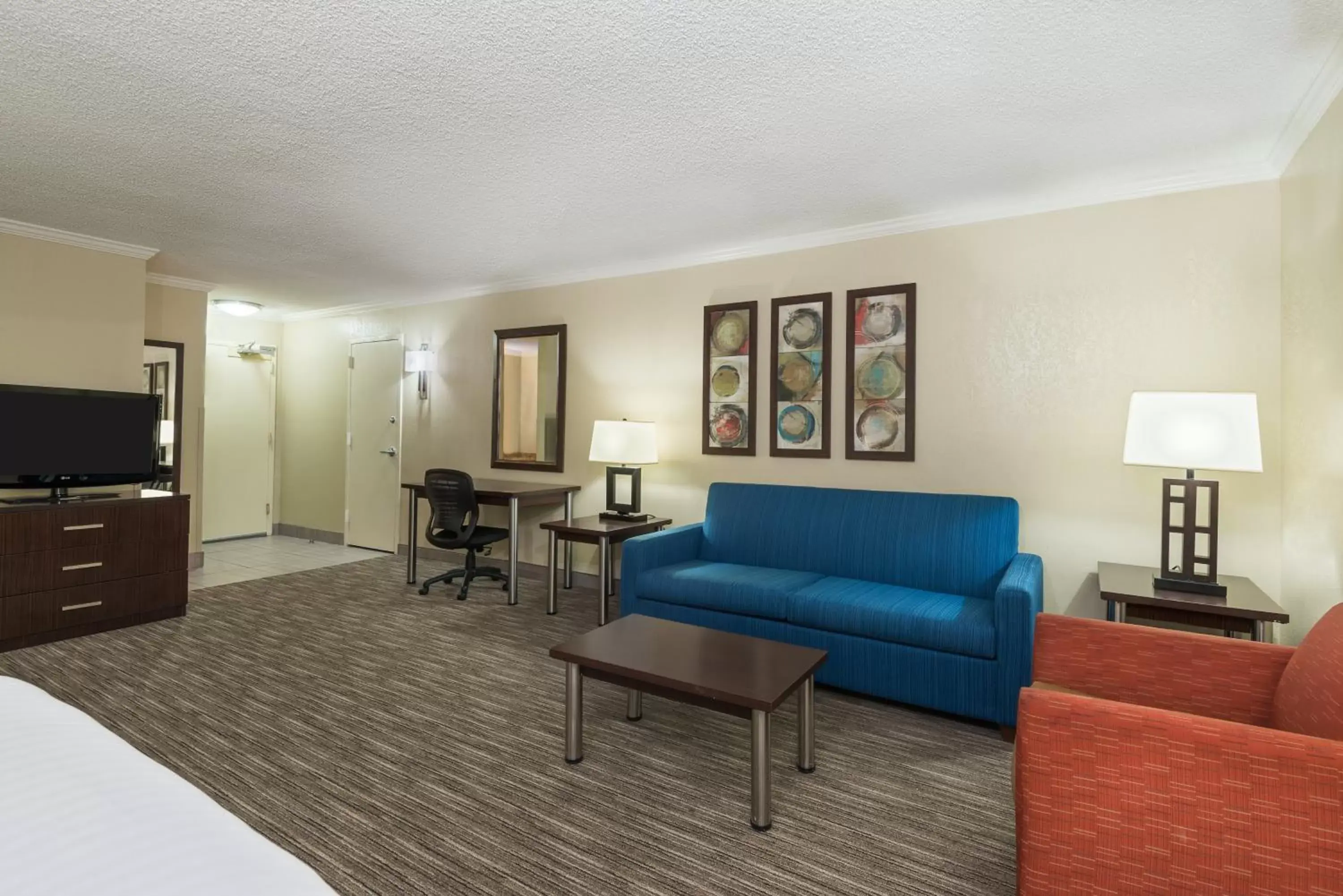 Photo of the whole room, Seating Area in Holiday Inn Express Hotel & Suites Ft. Lauderdale-Plantation, an IHG Hotel