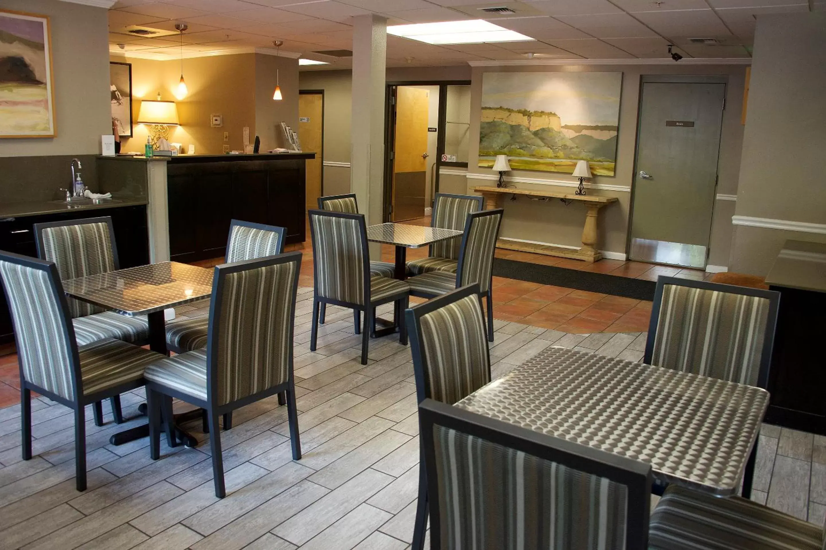 Lobby or reception, Restaurant/Places to Eat in Riversage Billings Inn