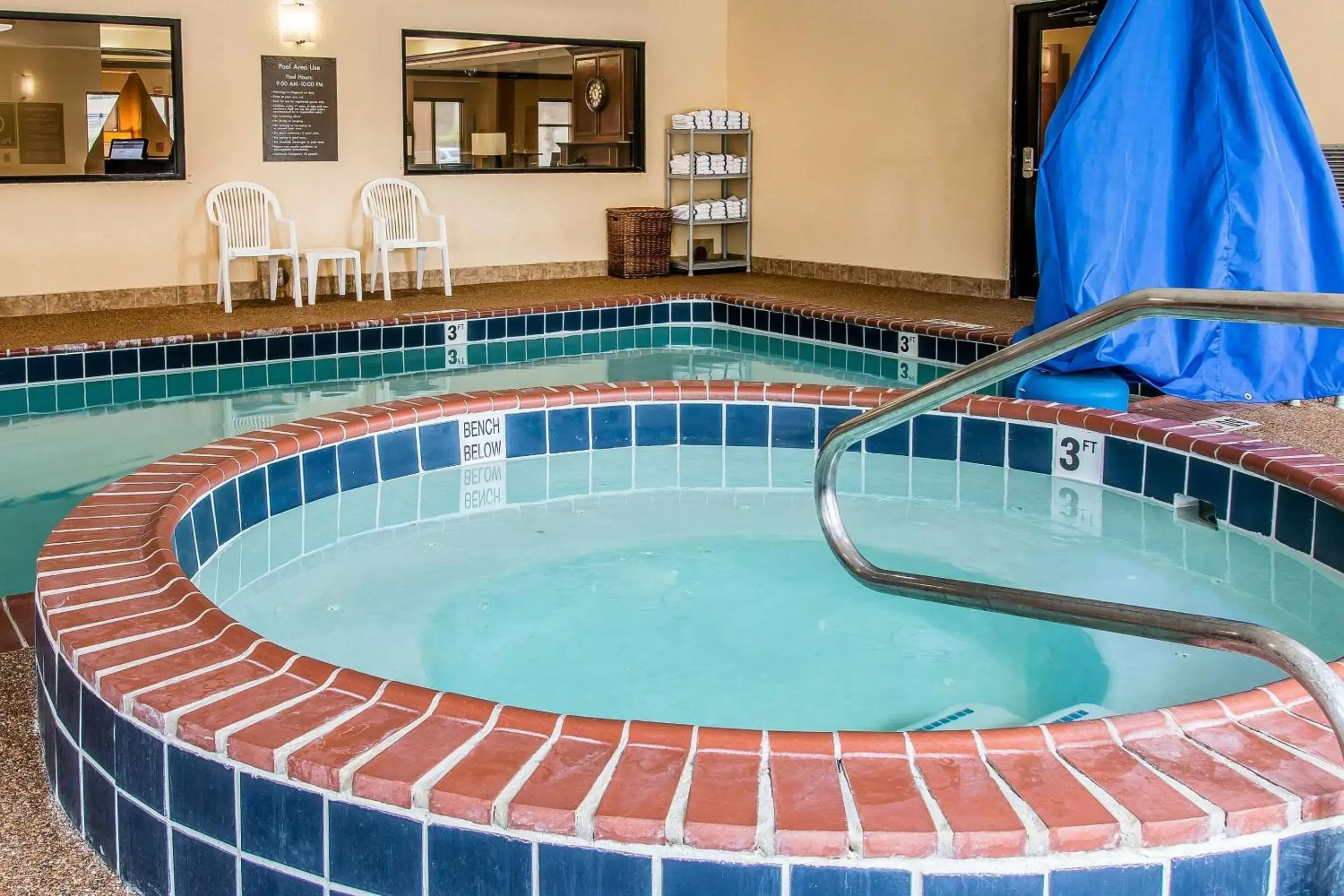 On site, Swimming Pool in Comfort Suites South Bend Near Casino